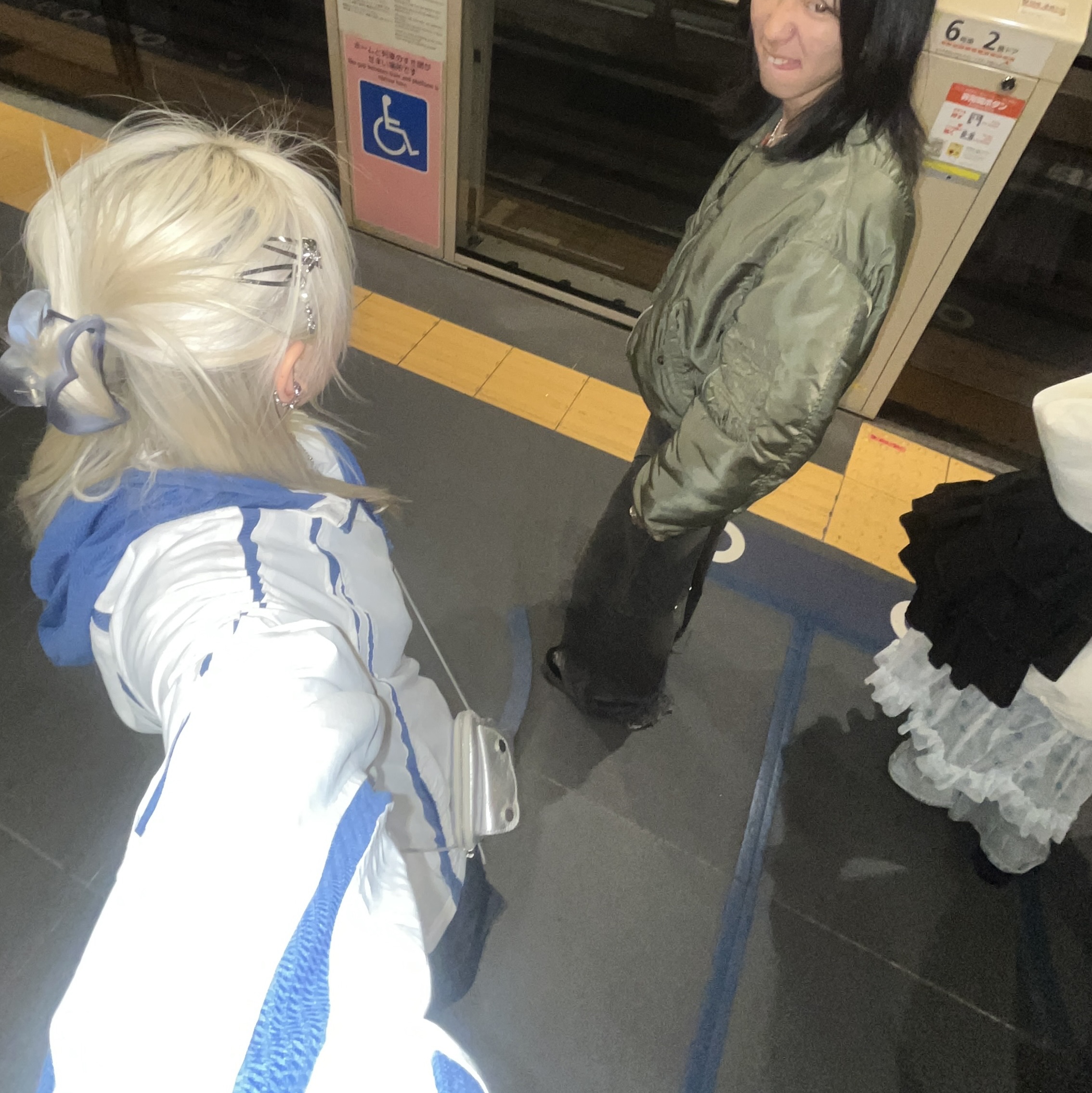 Sansan Gear Slash Hoodie Jacket Off White 착용 스타일