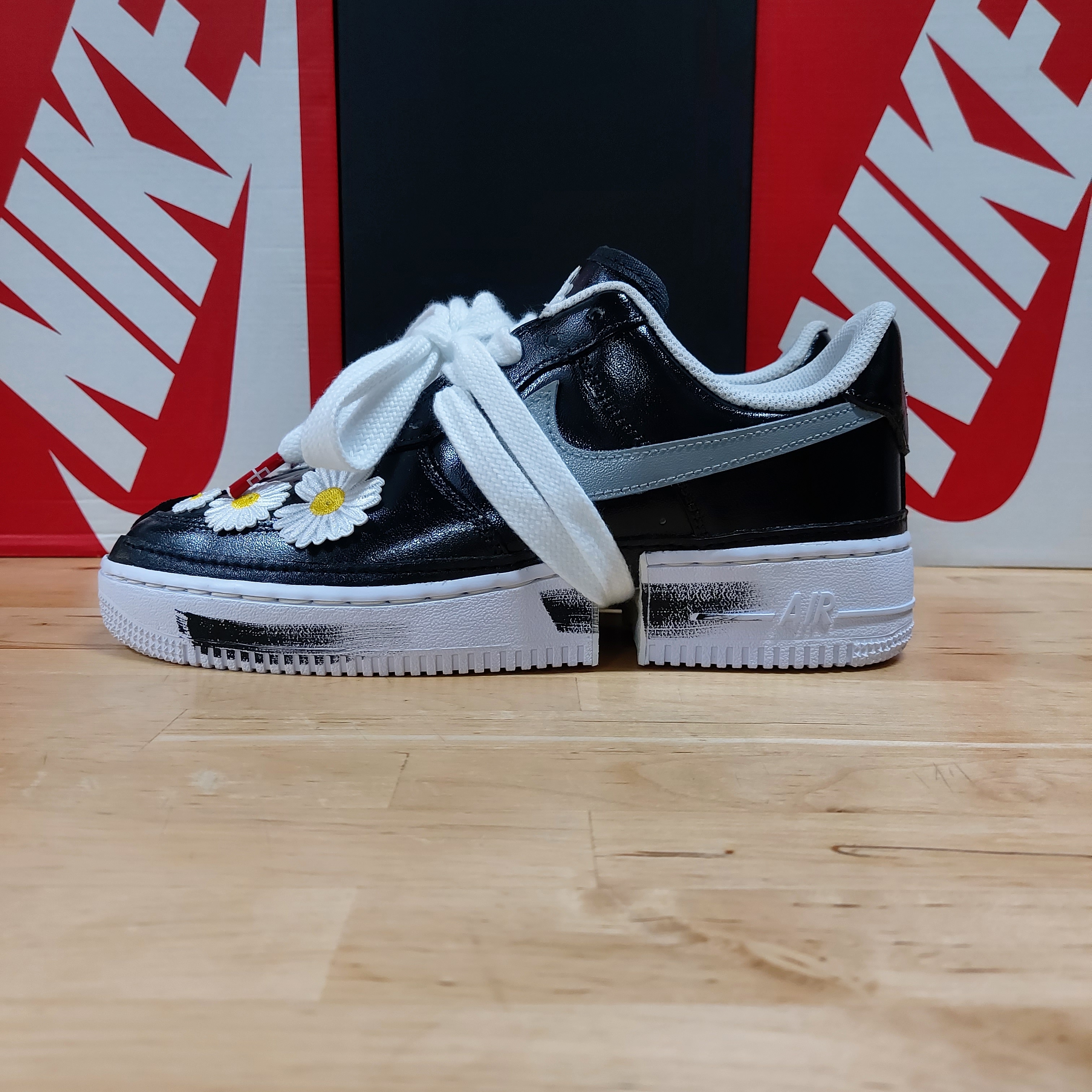 Nike Air Force 1 '07 Low White, Nike x Peaceminusone Air Force 1 Low Para-Noise 3.0 Black and Multicolor 착용 스타일 - 1