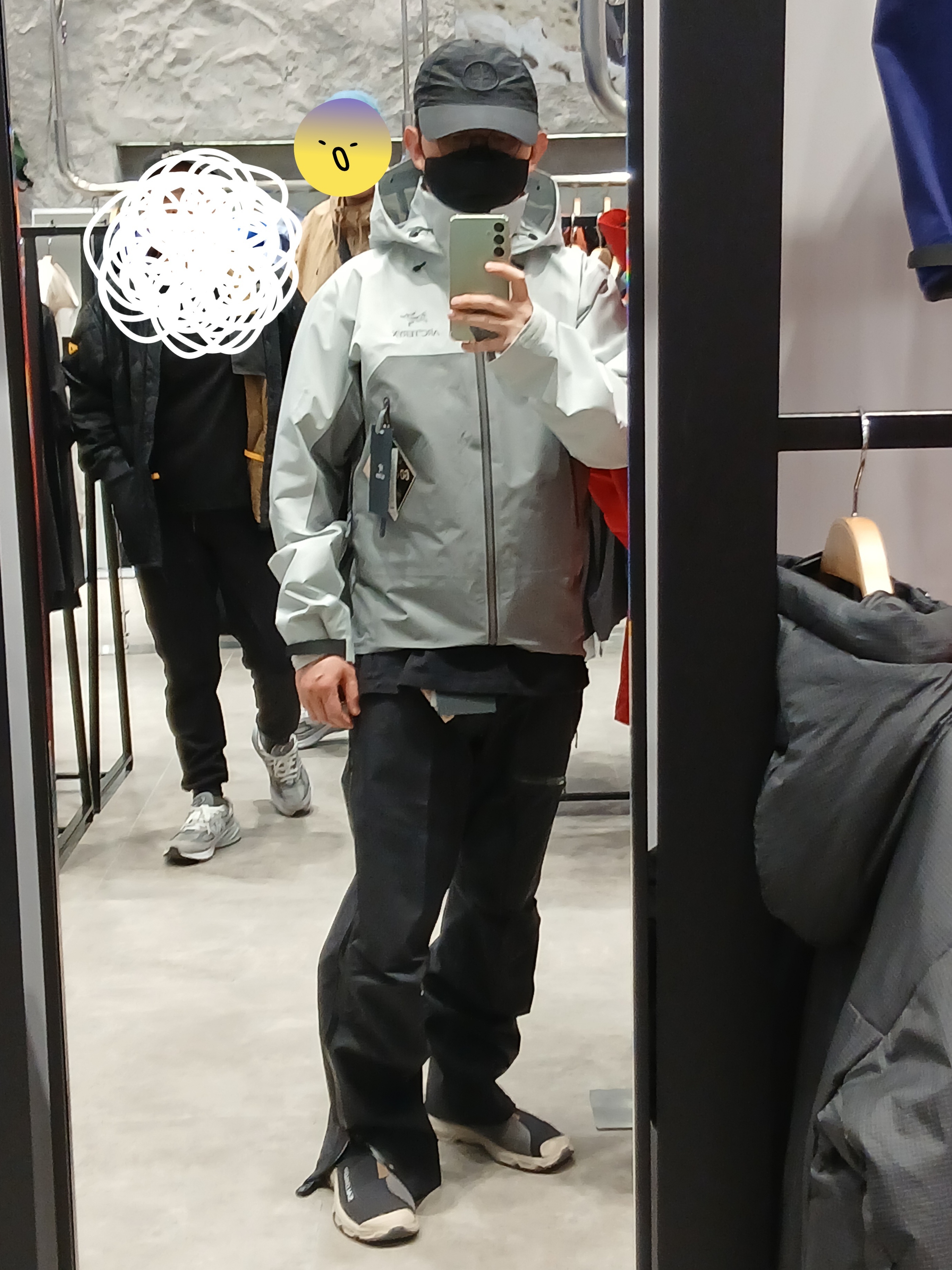 Arc'teryx Beta AR Jacket Solitude Void, Salomon RX Slide 3.0 Black Plum Kitten 착용 스타일 - 8