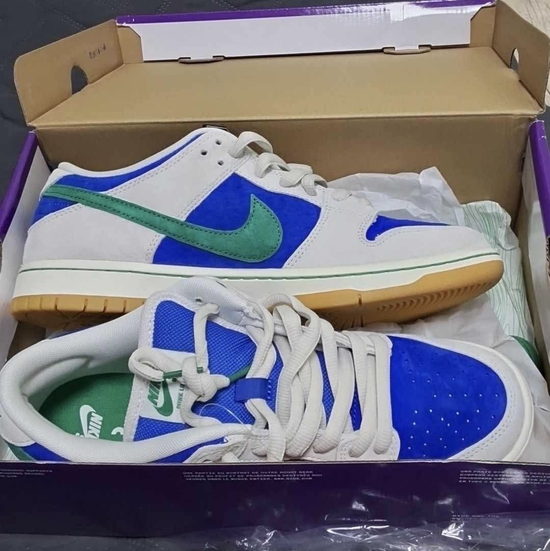 Nike SB Dunk Low Pro Phantom and Hyper Royal 착용 스타일
