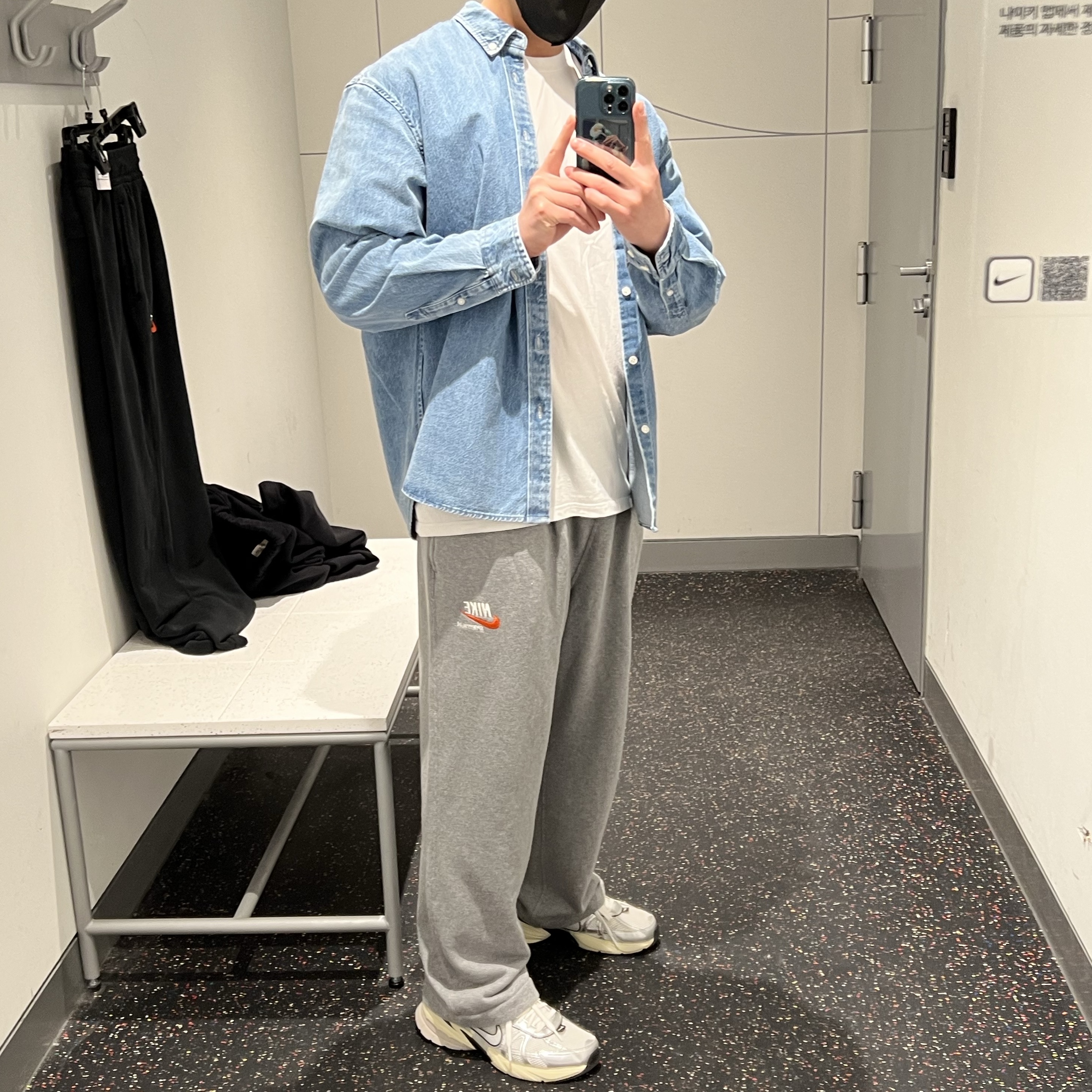 Supreme Small Box Denim Shirt Washed Indigo - 25SS, Nike NSW Trends Fleece Pants Carbon Header - Asia 착용 스타일