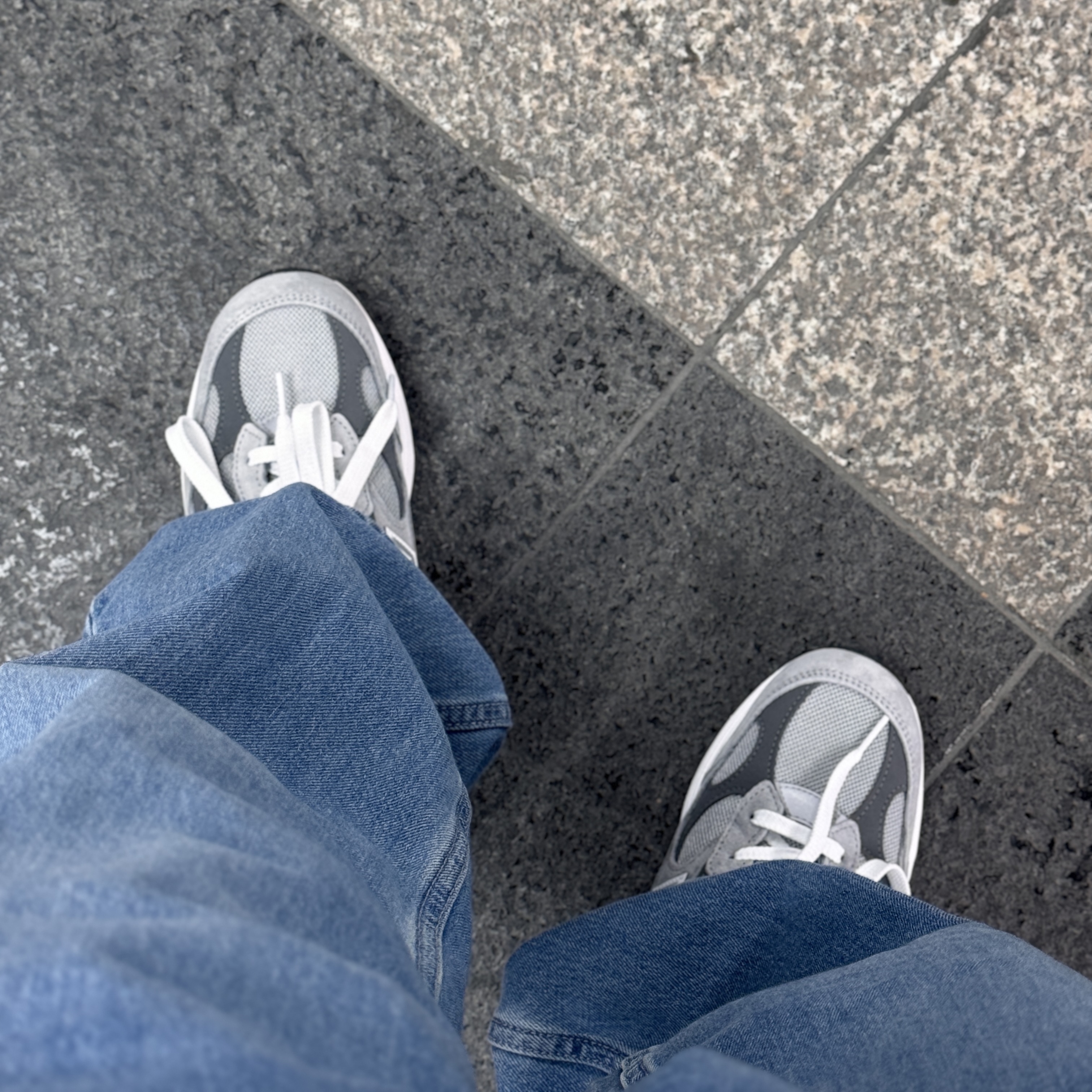 New Balance 992 Made in USA Core Grey Silver Metallic 착용 스타일