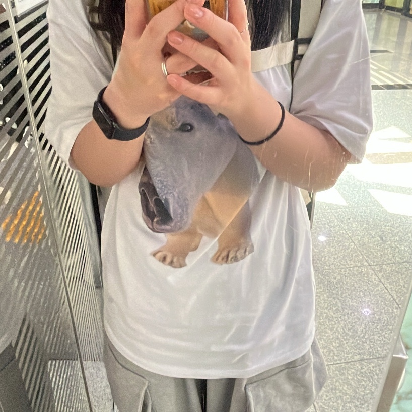 Suade Huh Tee Black, Suade Huh Tee White 착용 스타일 - 3