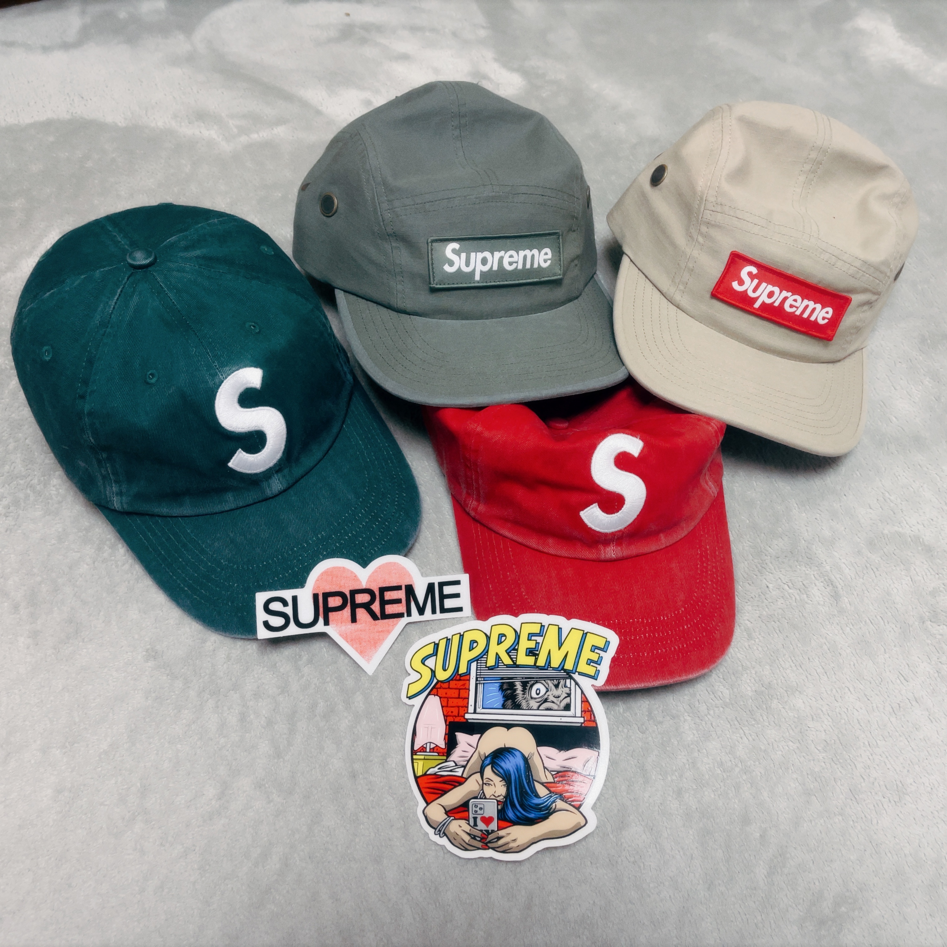 Supreme Pigment Coated S Logo 6-Panel Dark Green - 25SS, Supreme Pigment Coated S Logo 6-Panel Red - 25SS 착용 스타일