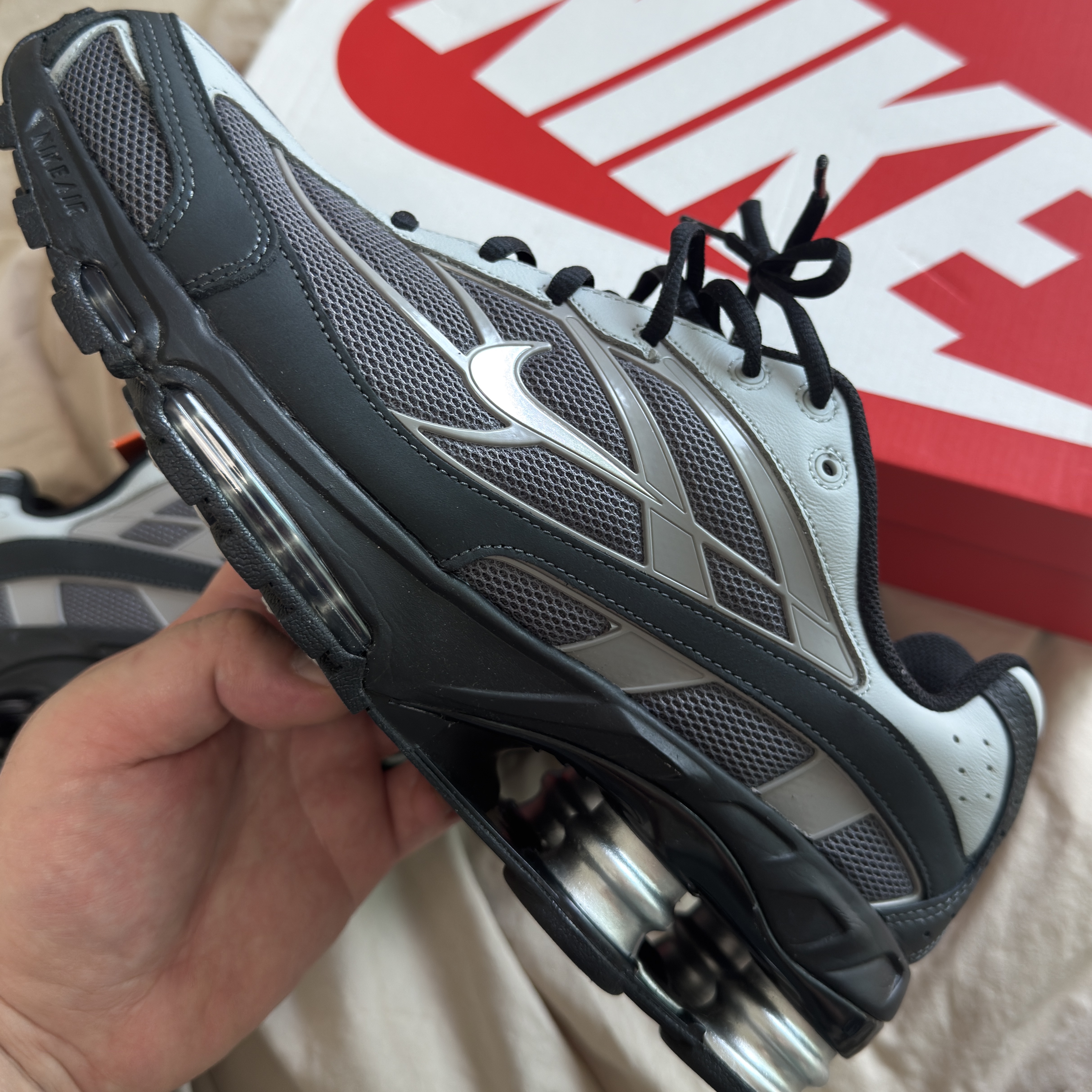 Nike Shox Ride 2 Light Graphite Anthracite 착용 스타일 - 2