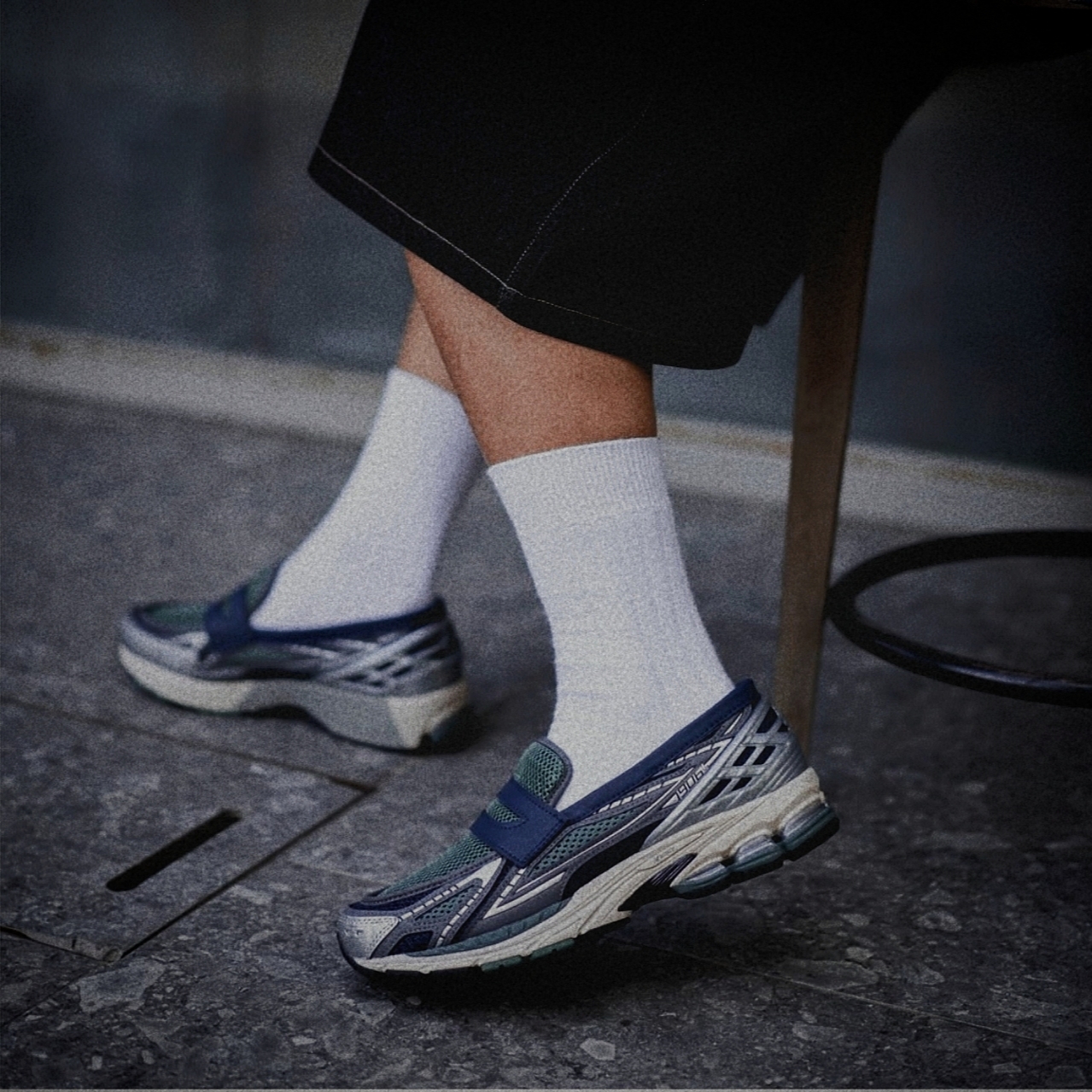 New Balance 1906L Silver Metallic Navy 착용 스타일
