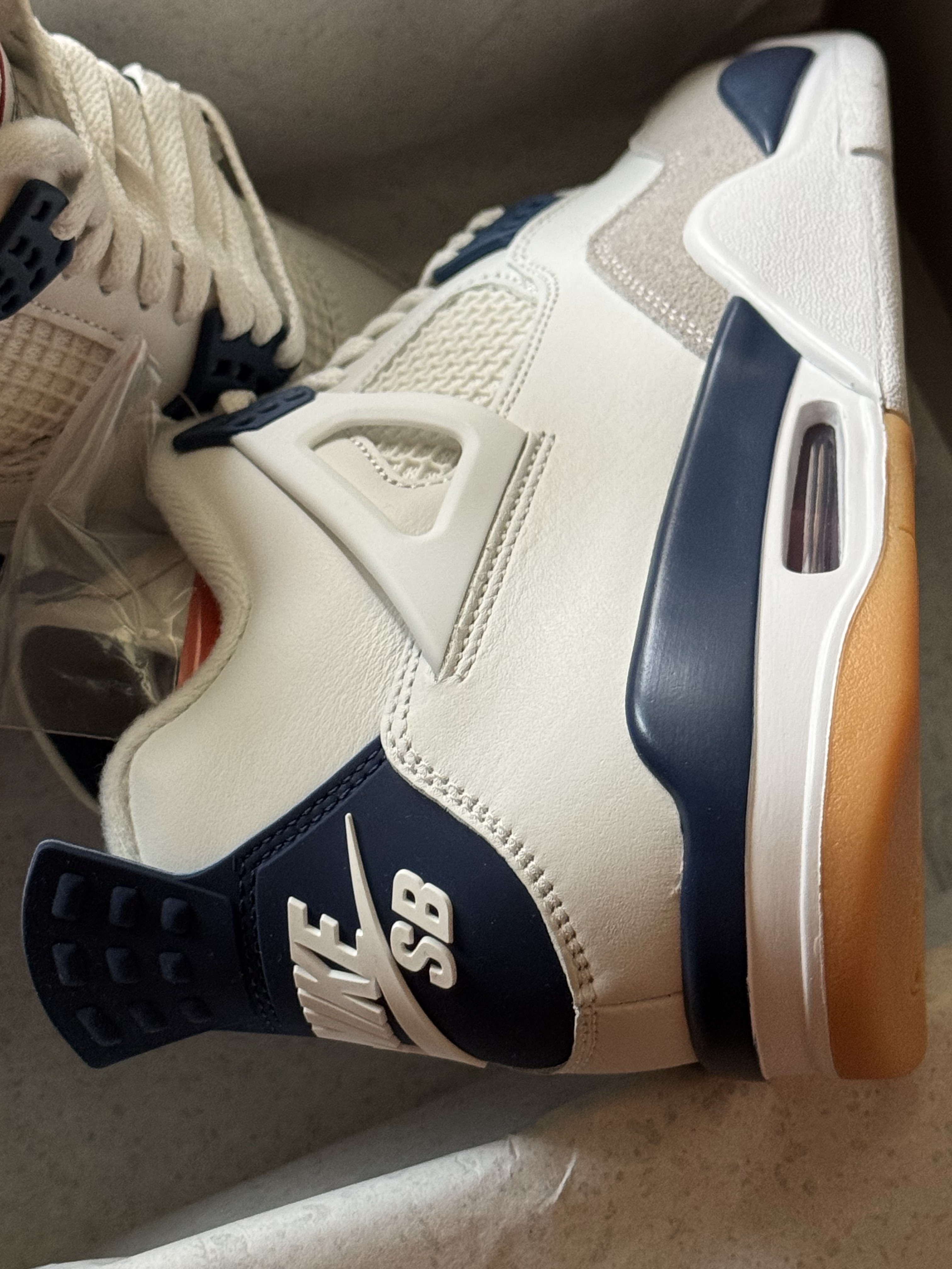 Jordan 4 x Nike SB Retro SP Navy, Onitsuka Tiger Mexico 66 White Burgundy 착용 스타일 - 2