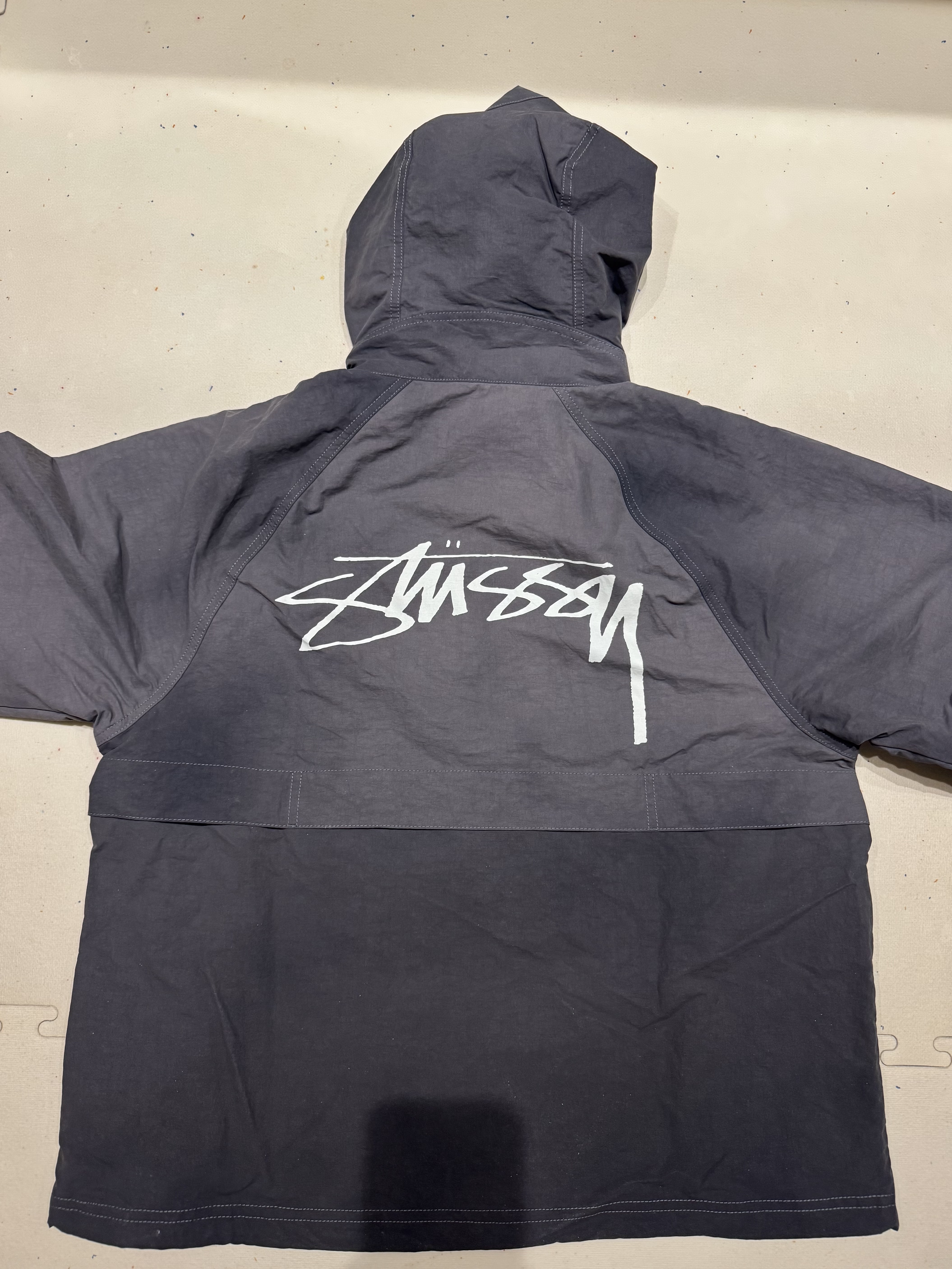 Stussy Wave Dye Beach Shell Jacket Black 착용 스타일 - 3