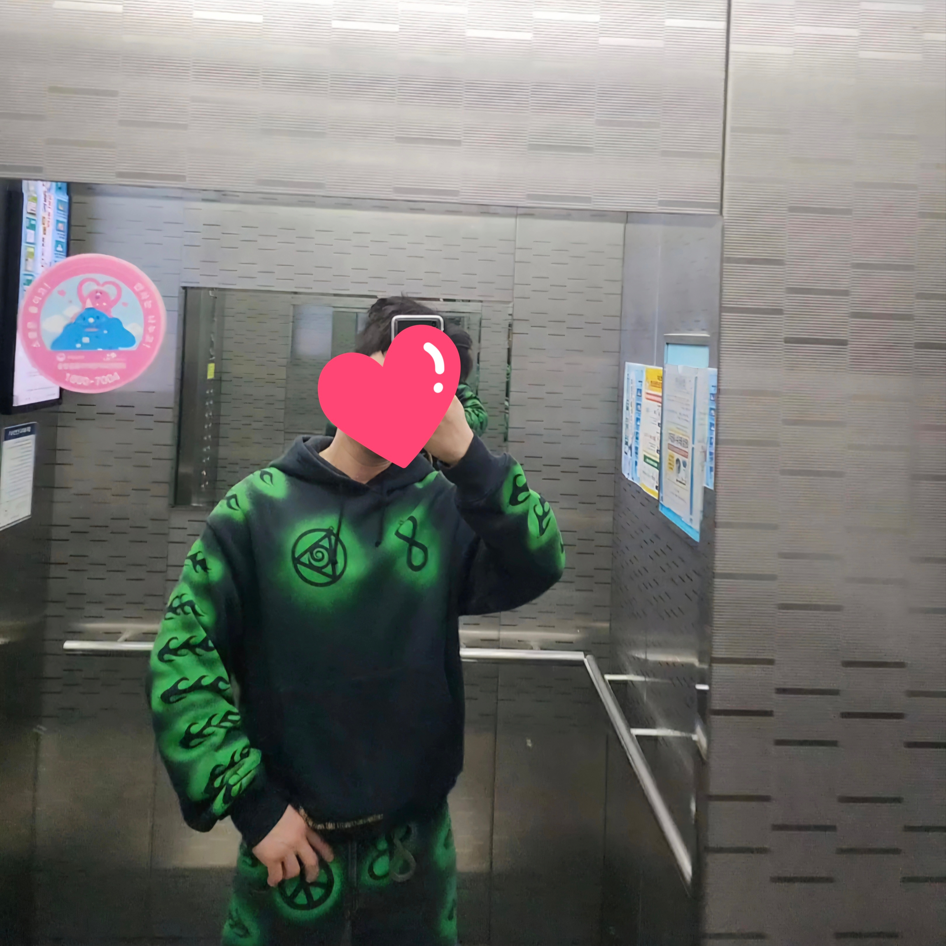 Stussy x Dries Van Noten Embroidered Hoodie Black, Stussy x Dries Van Noten Hand Stencilled Jean Washed Black 착용 스타일 - 2