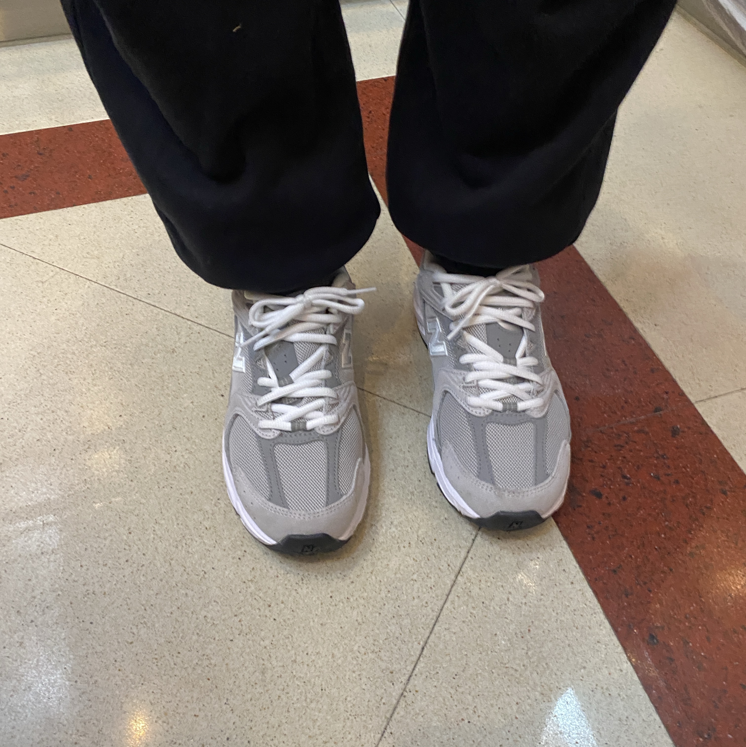 New Balance 530 Grey 착용 스타일 - 2