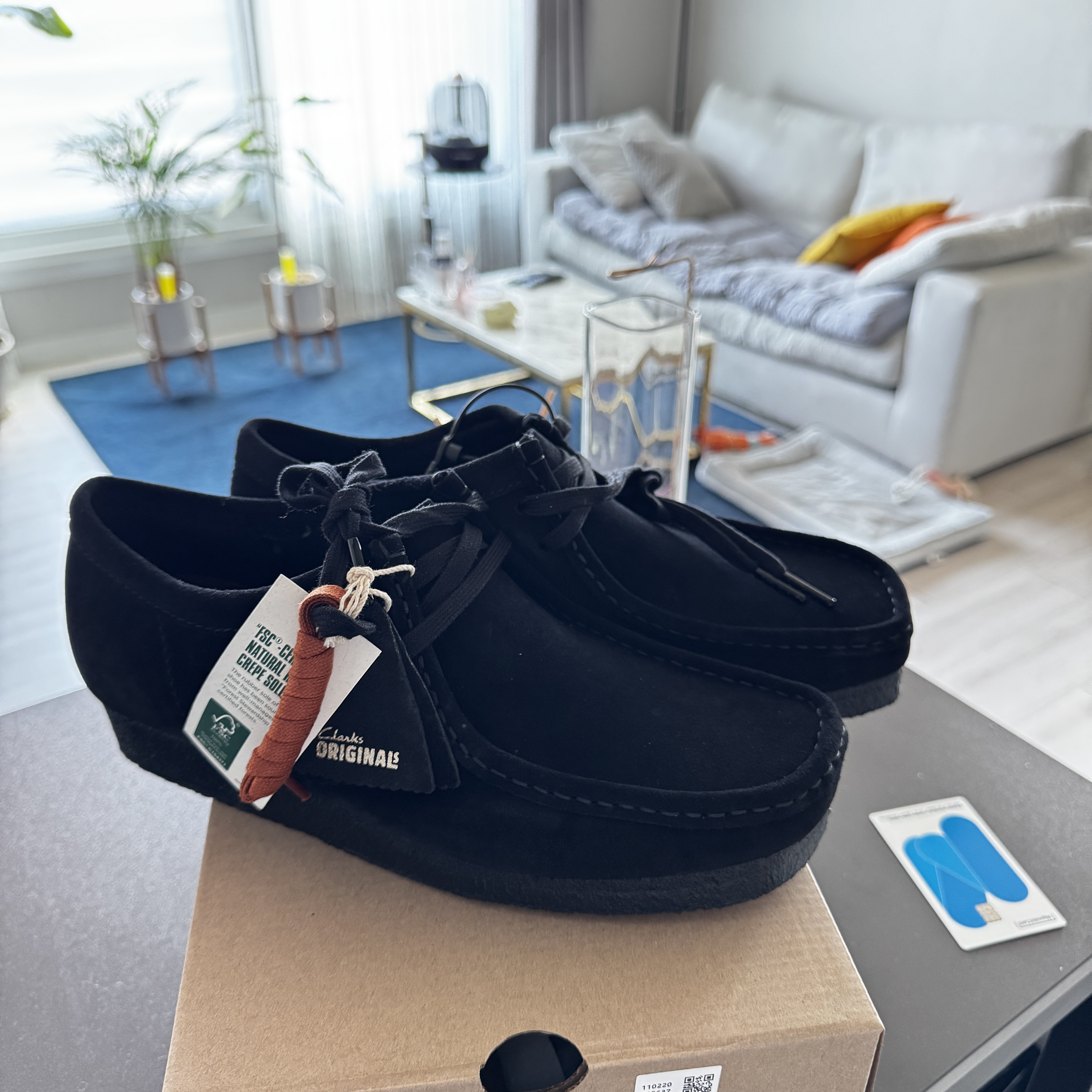Clarks Wallabee Black Suede 착용 스타일 - 3