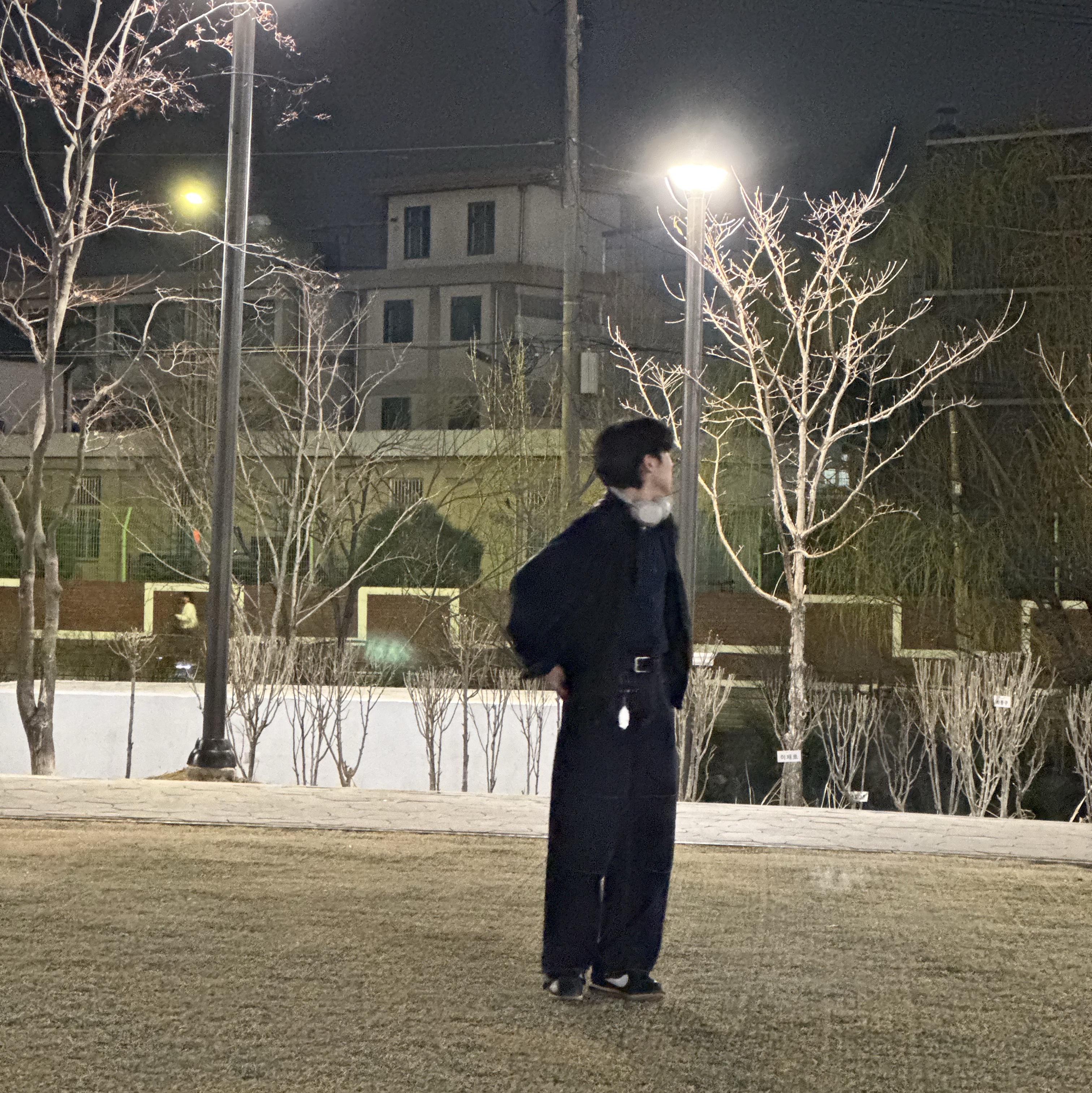 아디다스 Q3 오버사이즈 트랙탑 블랙 - KR 사이즈, 나이키 코르테즈 레더 블랙 검 미디움 브라운 착용 스타일 - 2