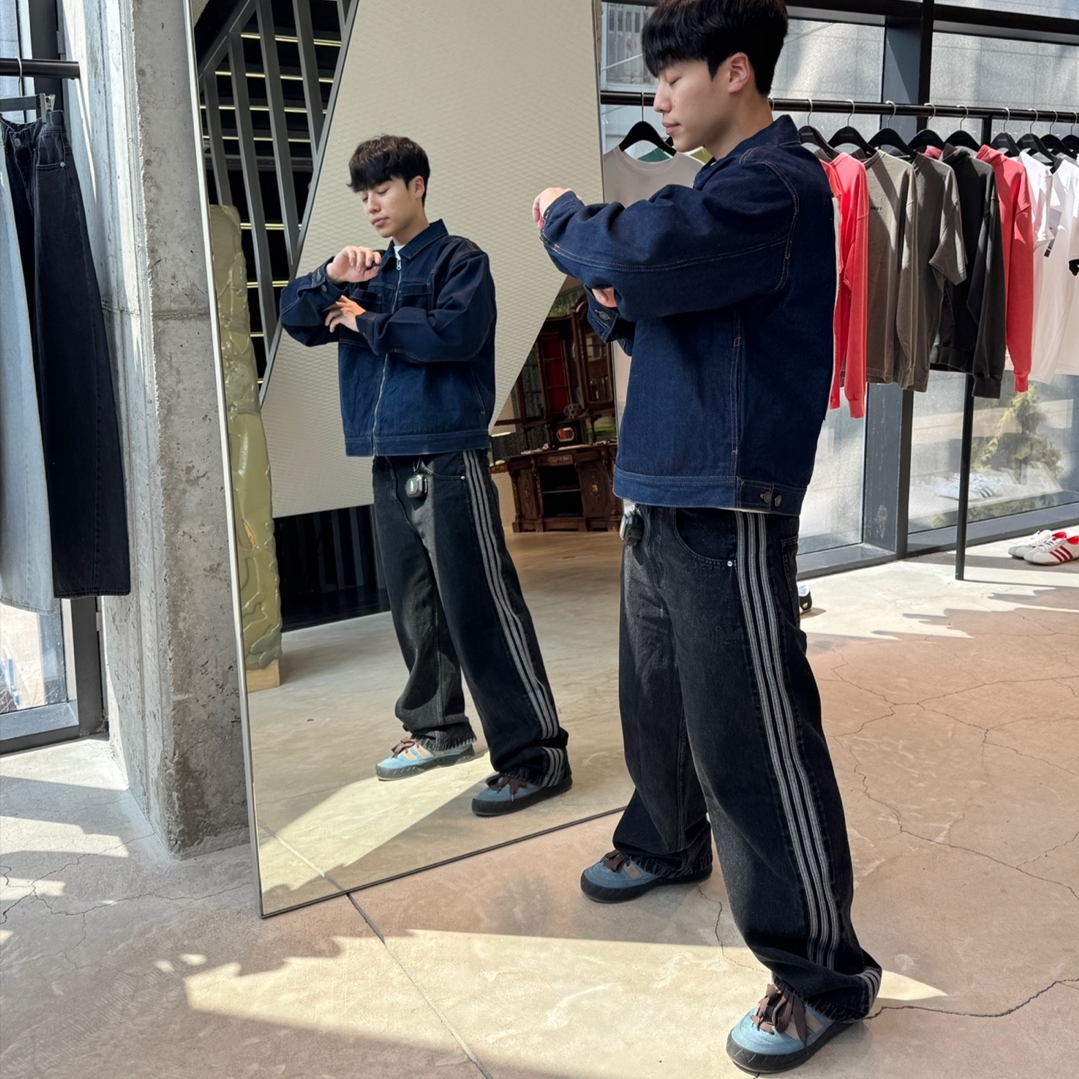 Adidas Adicolor Denim Firebird Pants True Black Denim - KR Sizing 착용 스타일 - 1