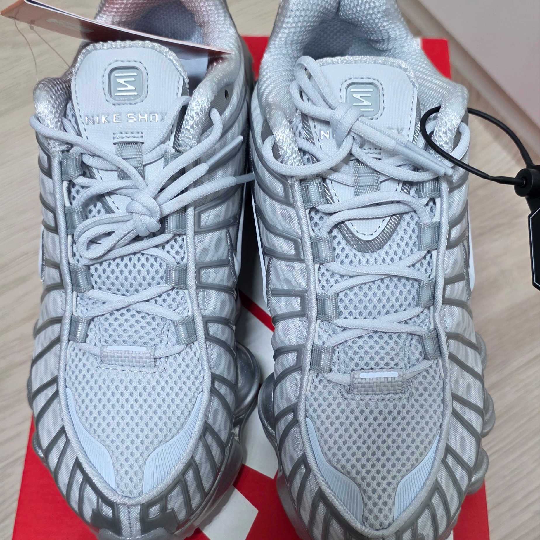 (W) Nike Shox TL Pure Platinum and Metallic Silver 착용 스타일