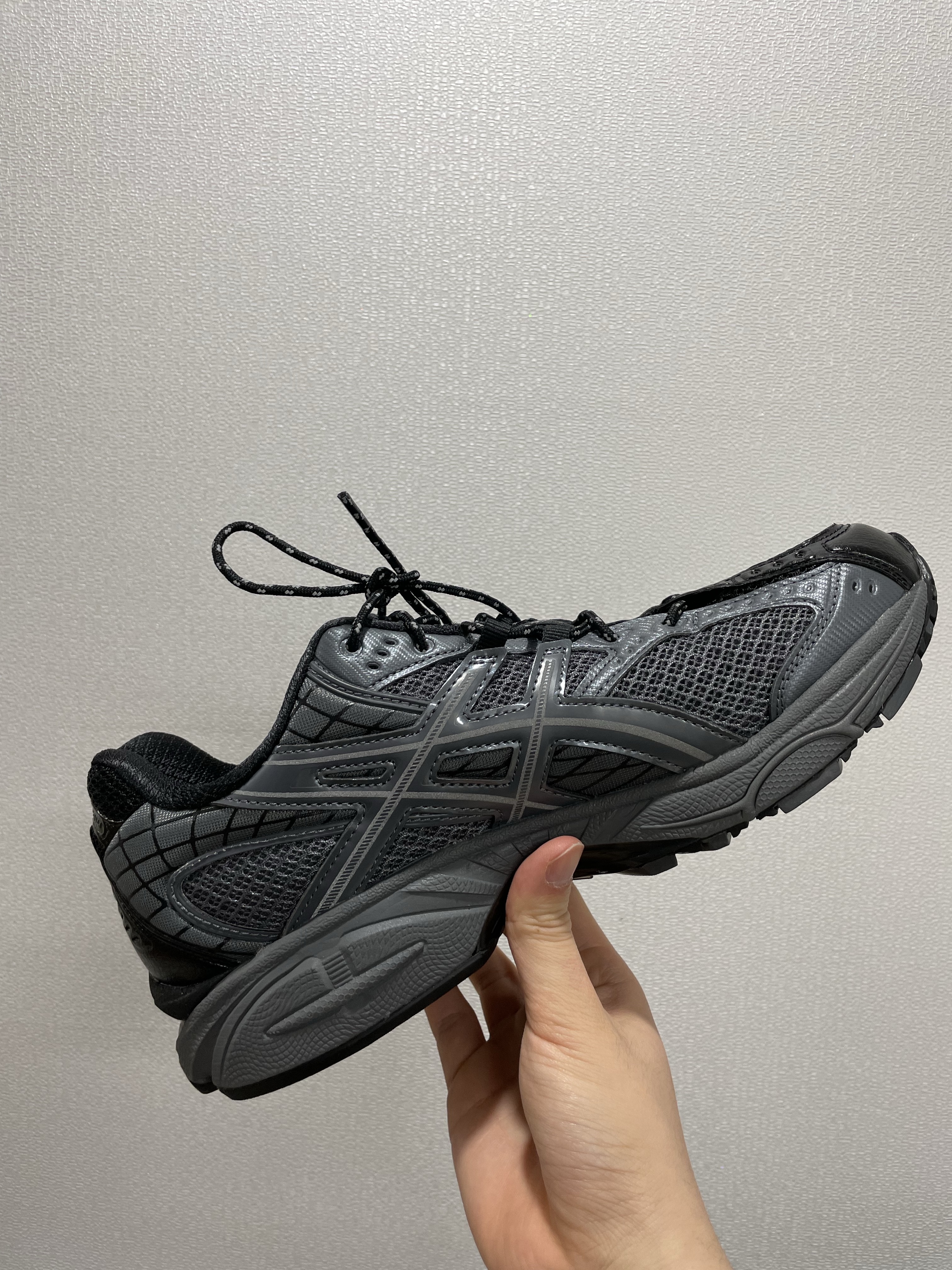 Asics x Haven Gel-Nimbus 10.1 Black 착용 스타일 - 2