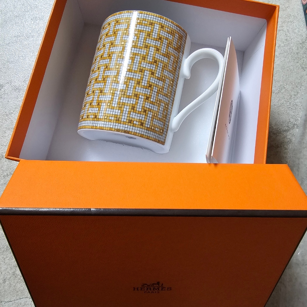 Hermes Mosaique Au 24 Mug Gold 착용 스타일