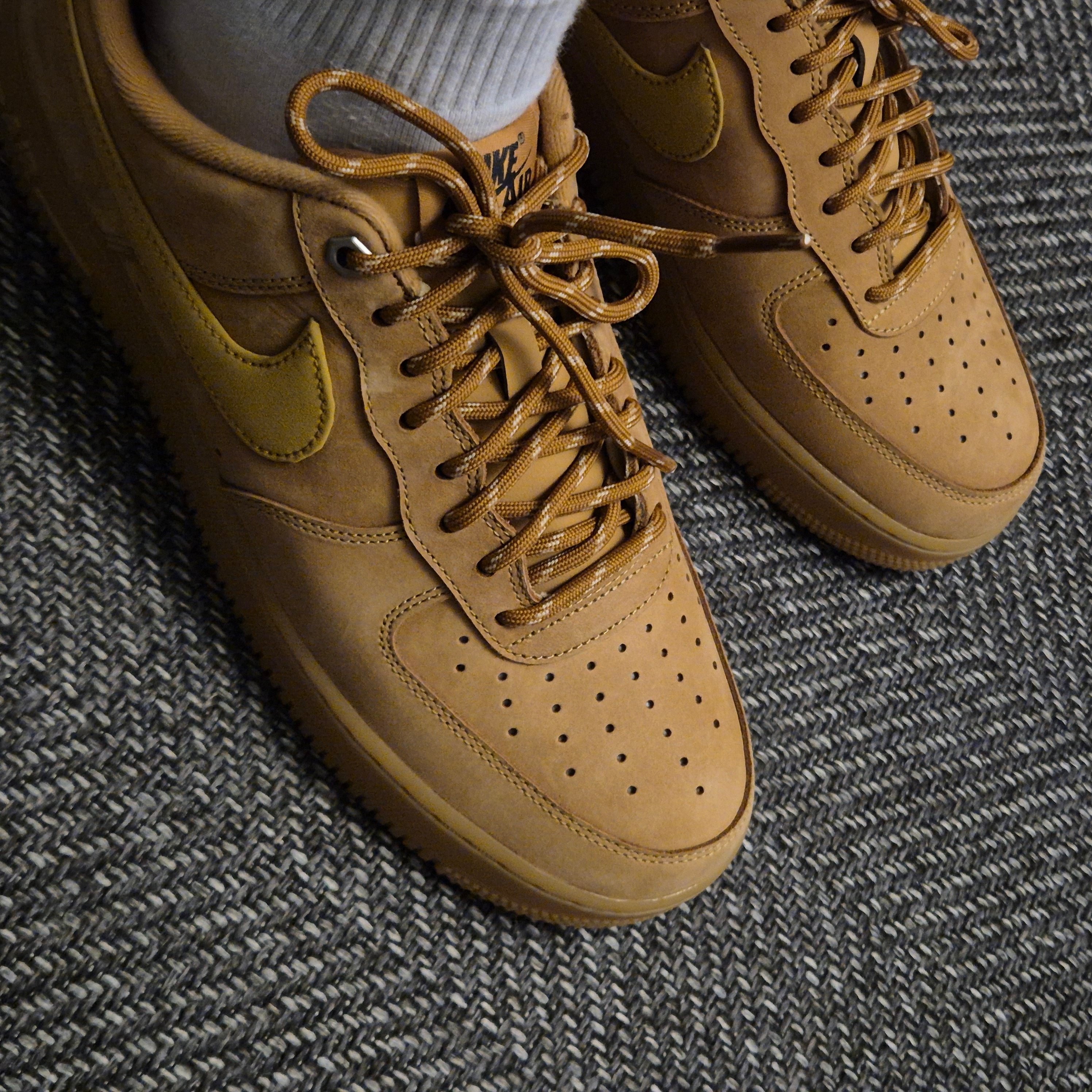 Nike Air Force 1 '07 WB Flax 착용 스타일 - 2