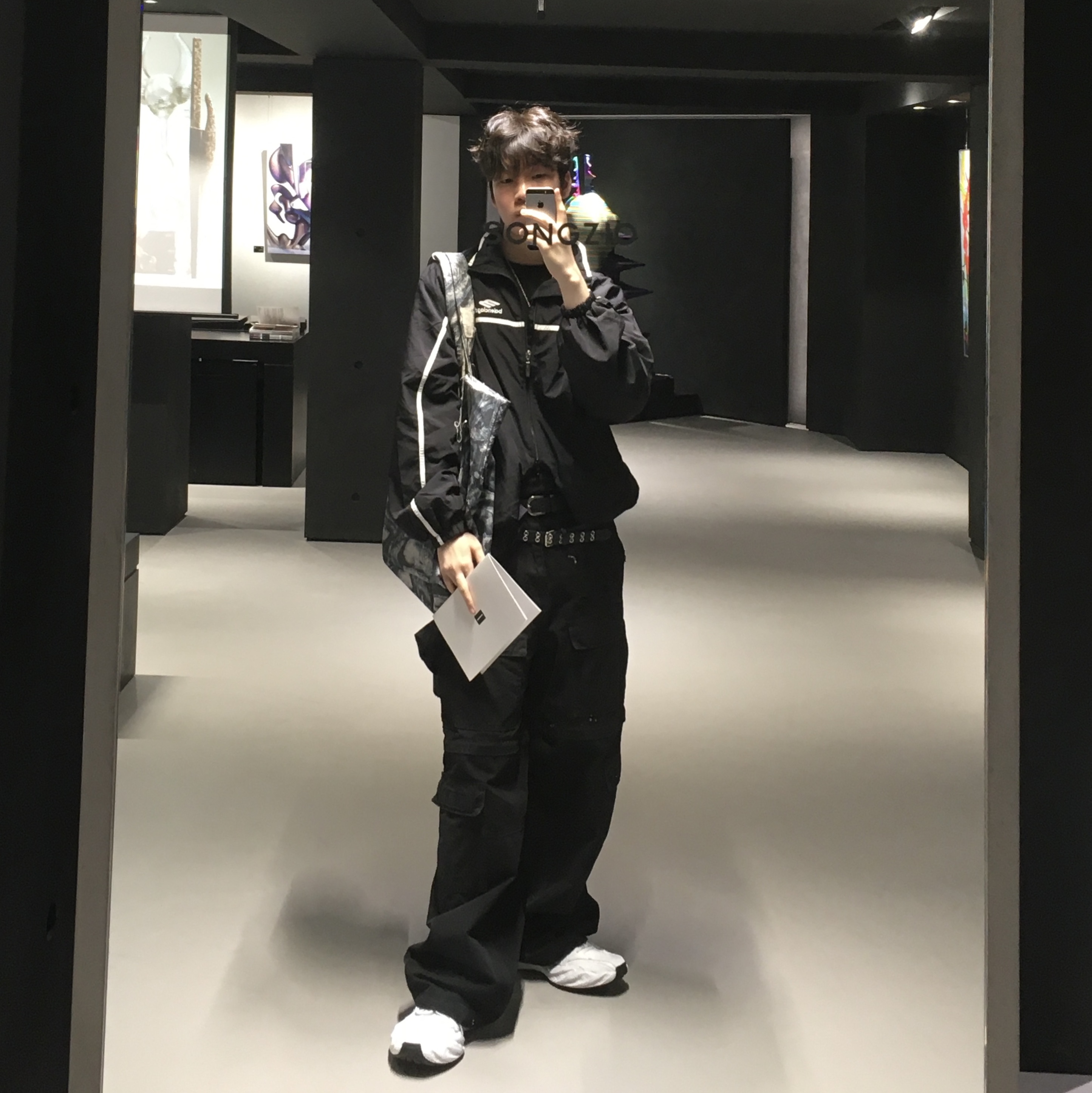 Balenciaga Monday Shoe White Black Grey, Balenciaga 3B Sports Icon Layered Jacket Black 착용 스타일 - 1