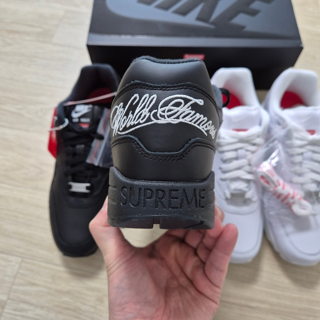 Nike x Supreme Air Max 1 '87 Black White - 25SS, Nike x Supreme Air Max 1 '87 White - 25SS 착용 스타일 - 3