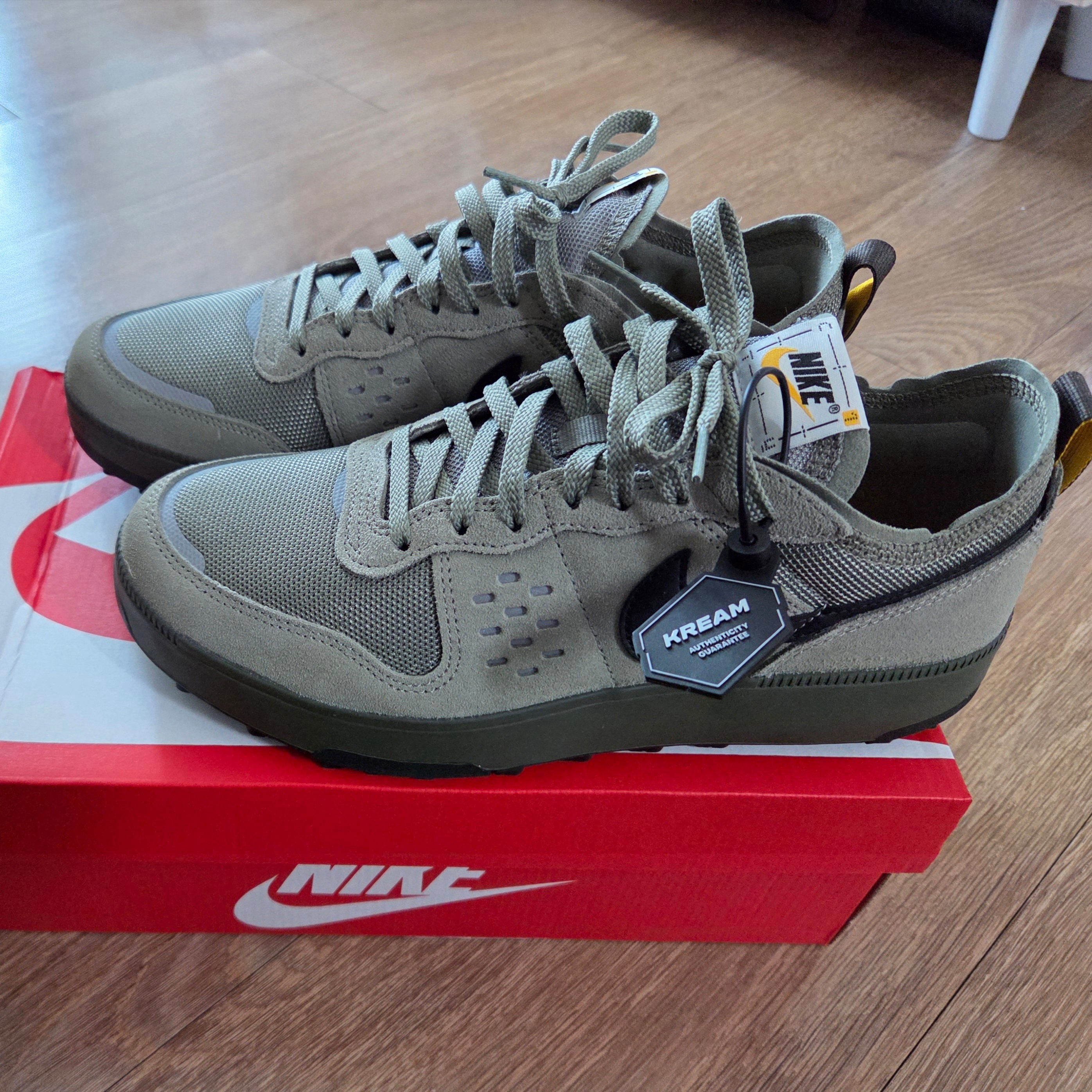 Nike C1TY Surplus Light Army Cargo Khaki 착용 스타일