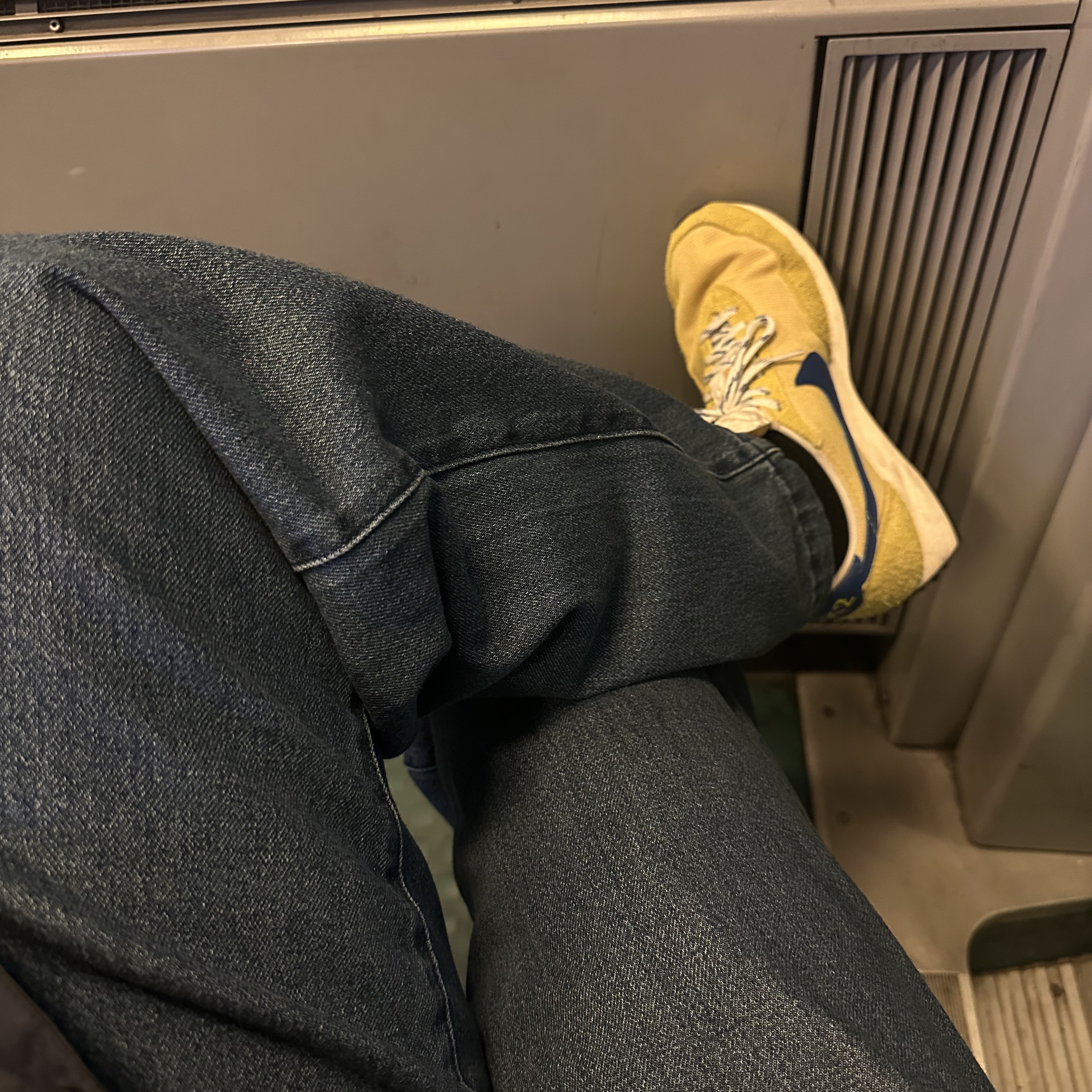 Nike Waffle Trainer 2 SD Yellow Strike 착용 스타일