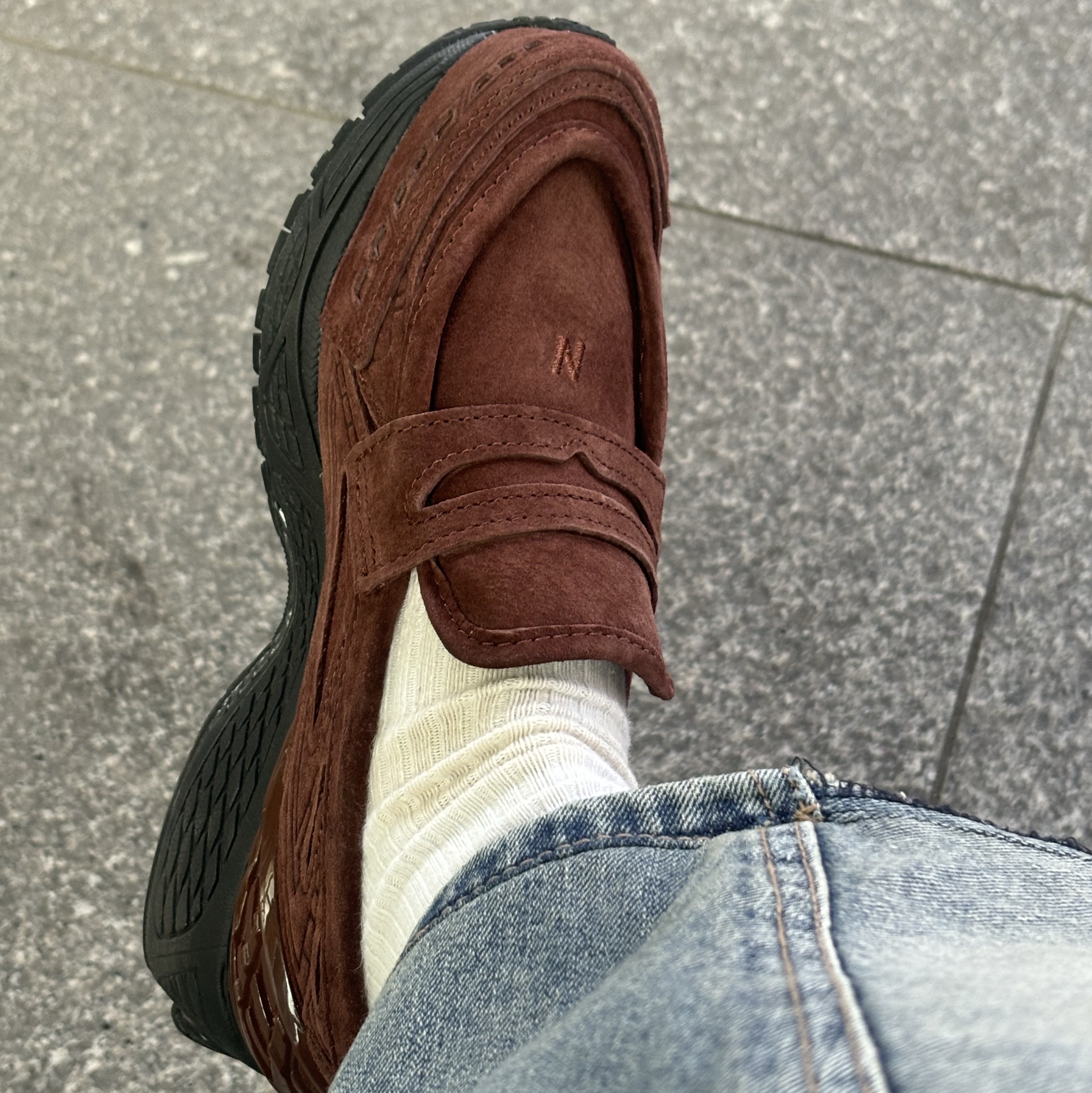 New Balance 1906L Rich Oak 착용 스타일 - 1