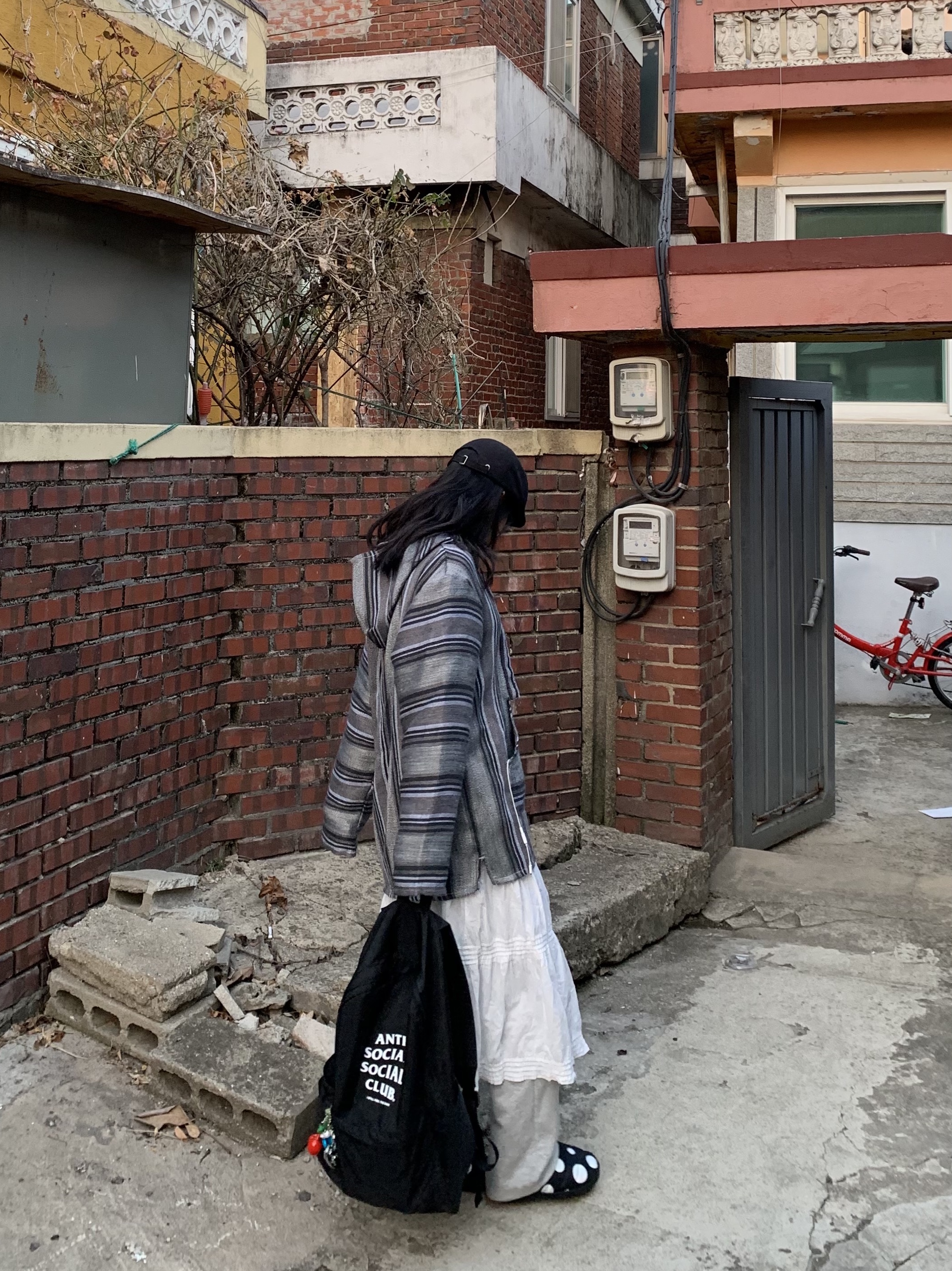 Anti Social Social Club OG Logo Backpack Black, Subu Down Sandal Cream Snow Dot 착용 스타일 - 3