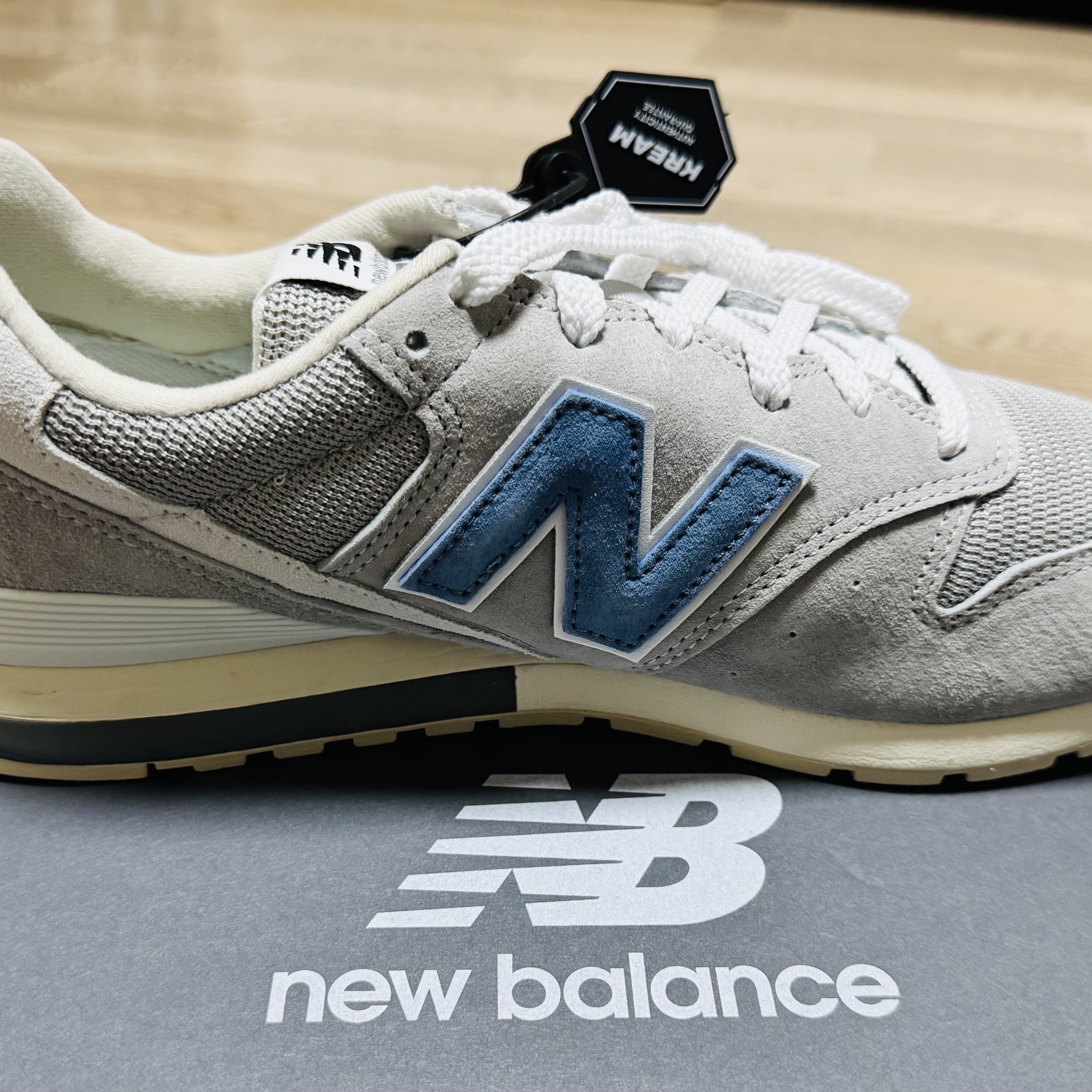 New Balance 996 Beige 착용 스타일 - 2