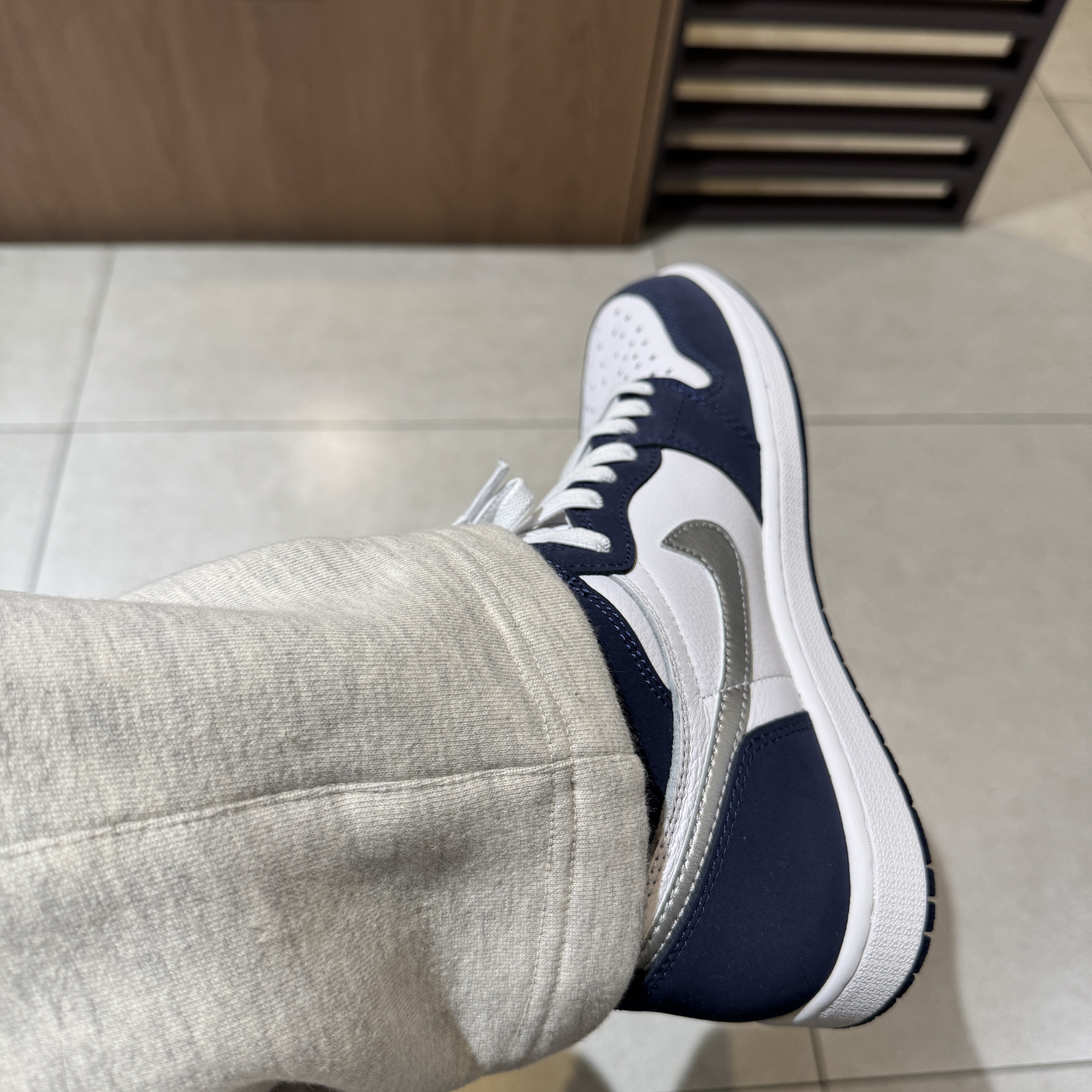Jordan 1 Retro High OG CO.JP Midnight Navy 착용 스타일 - 2