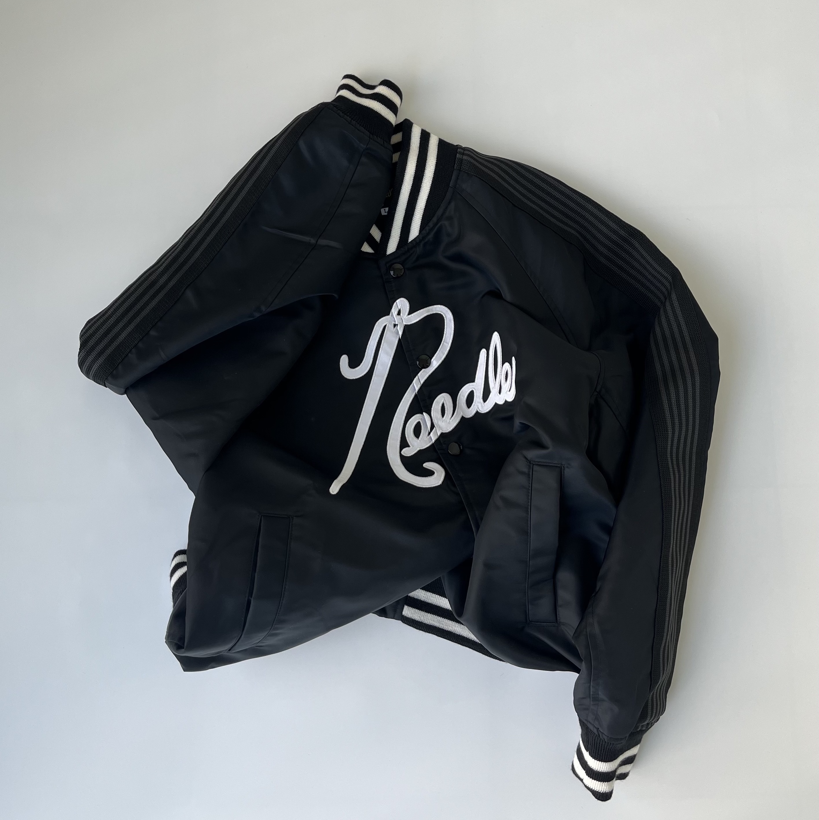Needles x Beams Nylon Stadium Jacket Black 착용 스타일 - 2