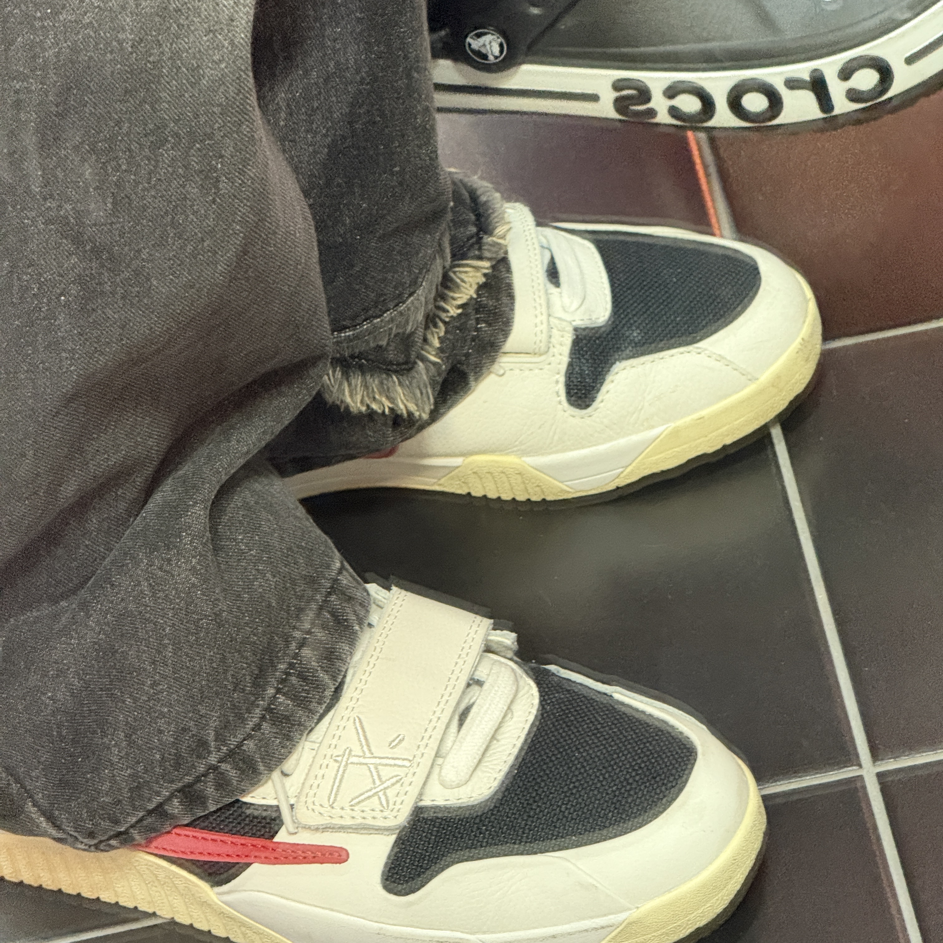 Jordan x Travis Scott Jumpman Jack TR University Red 착용 스타일