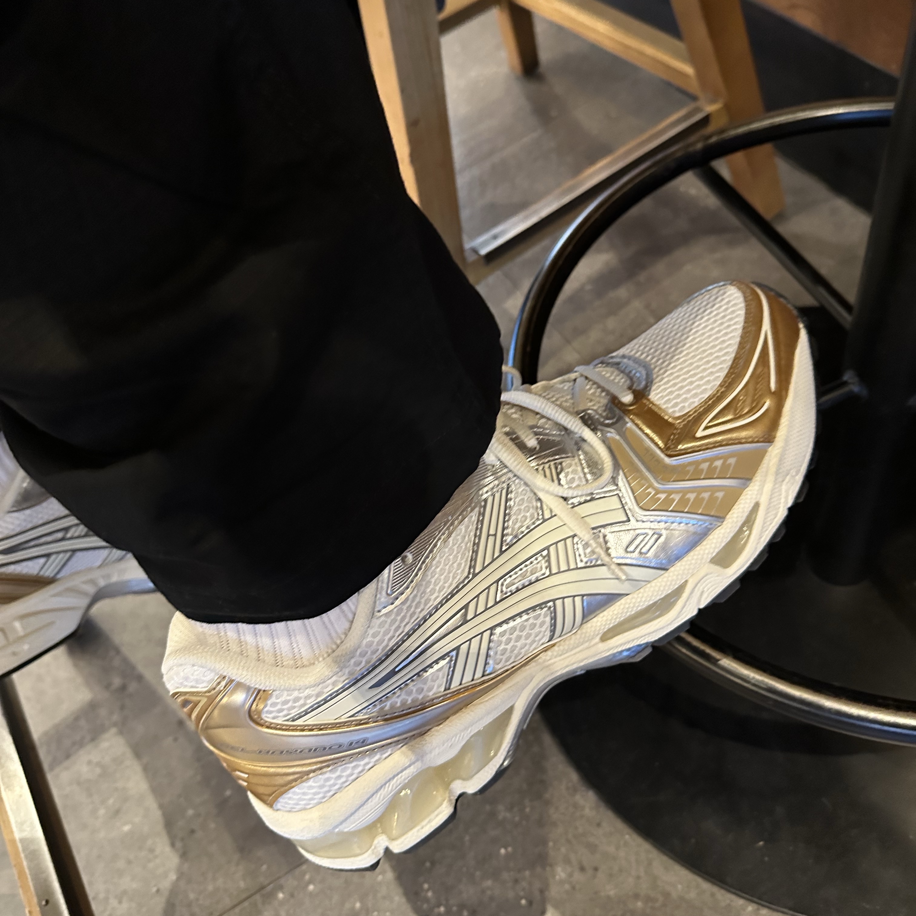 Asics Gel-Kayano 14 White Cream 착용 스타일