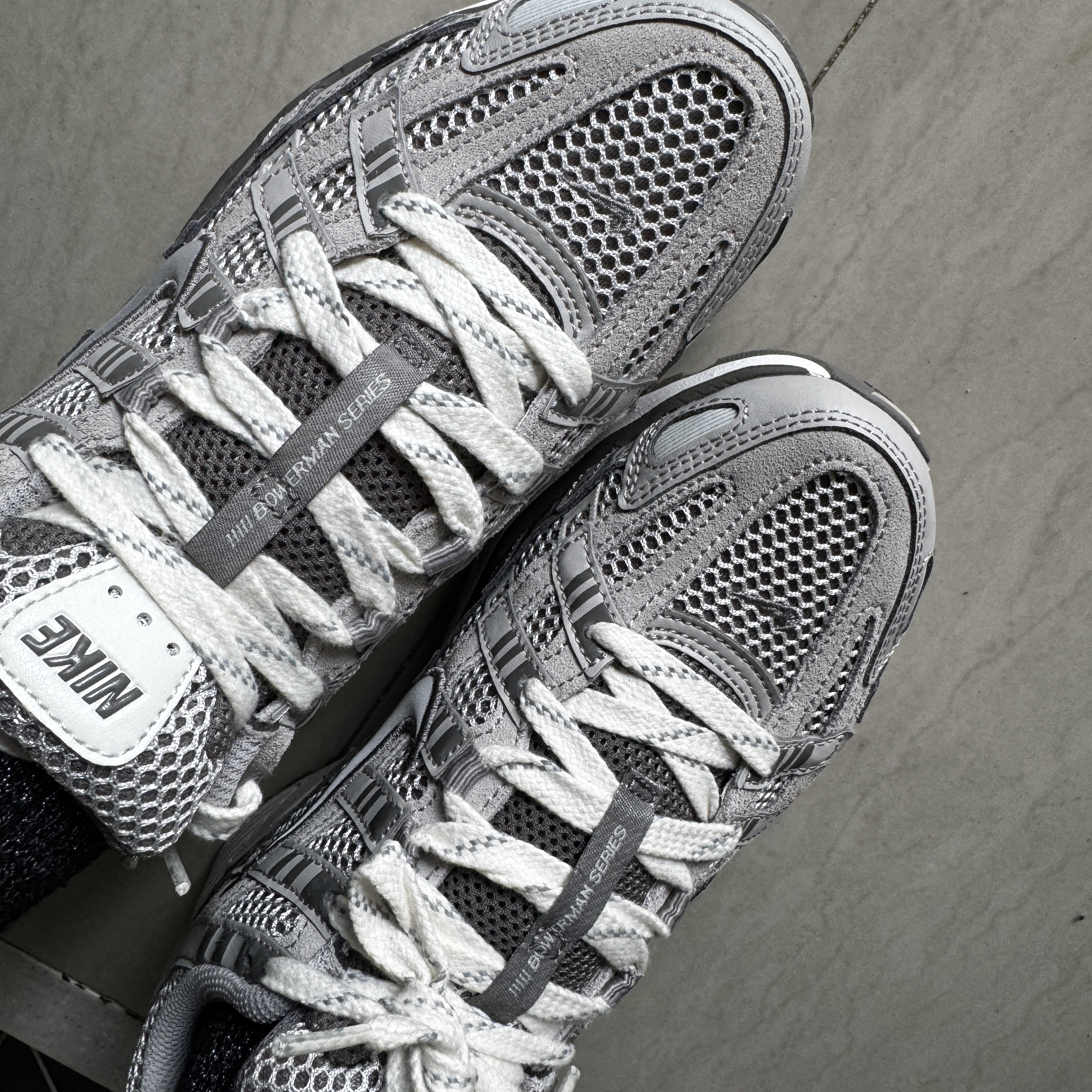 Nike P-6000 PRM Light Iron Ore 착용 스타일