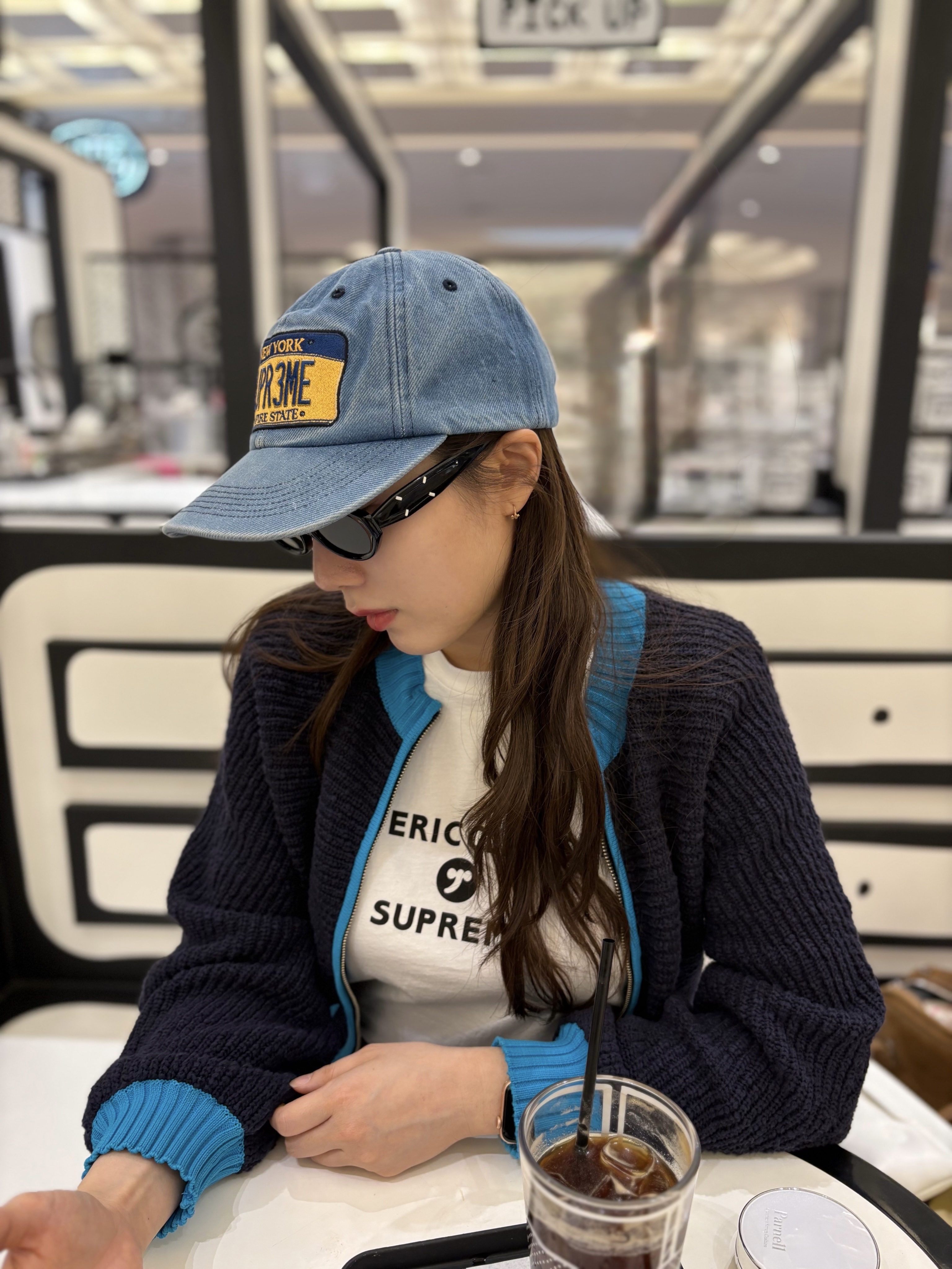 Supreme x Hysteric Glamour Baby T-Shirt White - 24FW, Supreme License Plate 6-Panel Denim - 25SS 착용 스타일