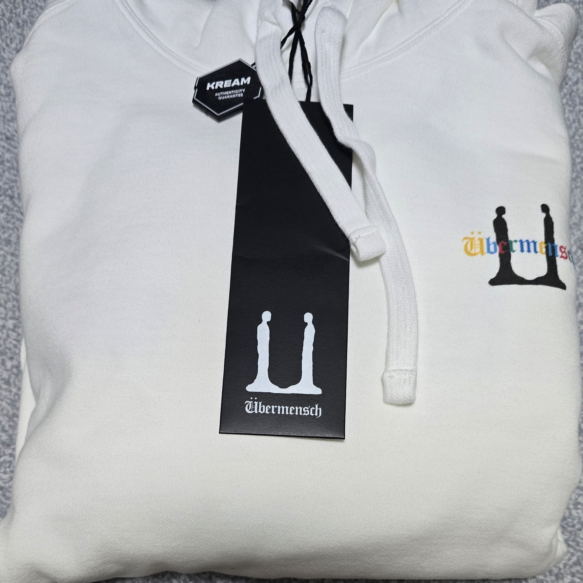 G-DRAGON Ubermensch Hoodie White 착용 스타일