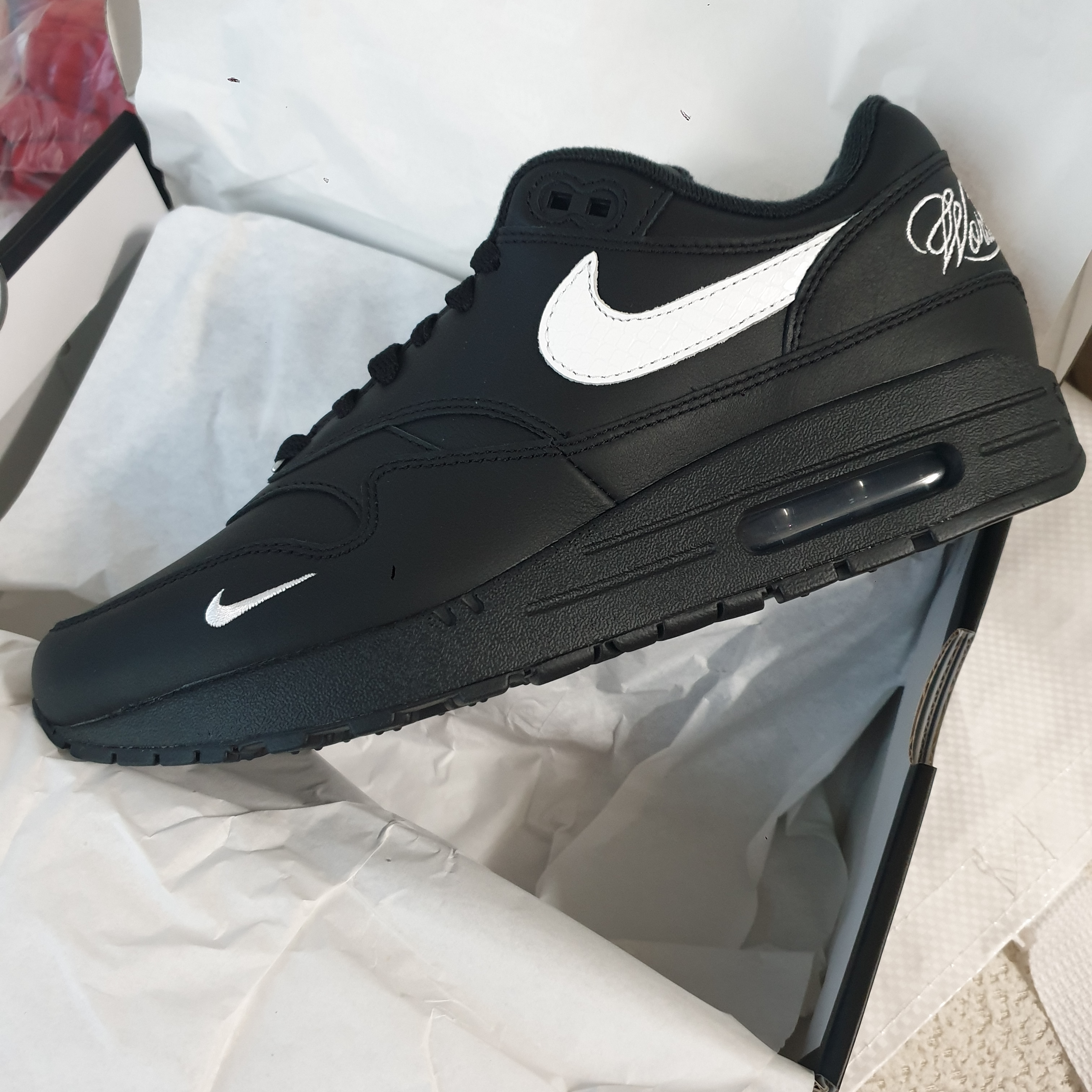 Nike x Supreme Air Max 1 '87 Black White - 25SS 착용 스타일 - 1