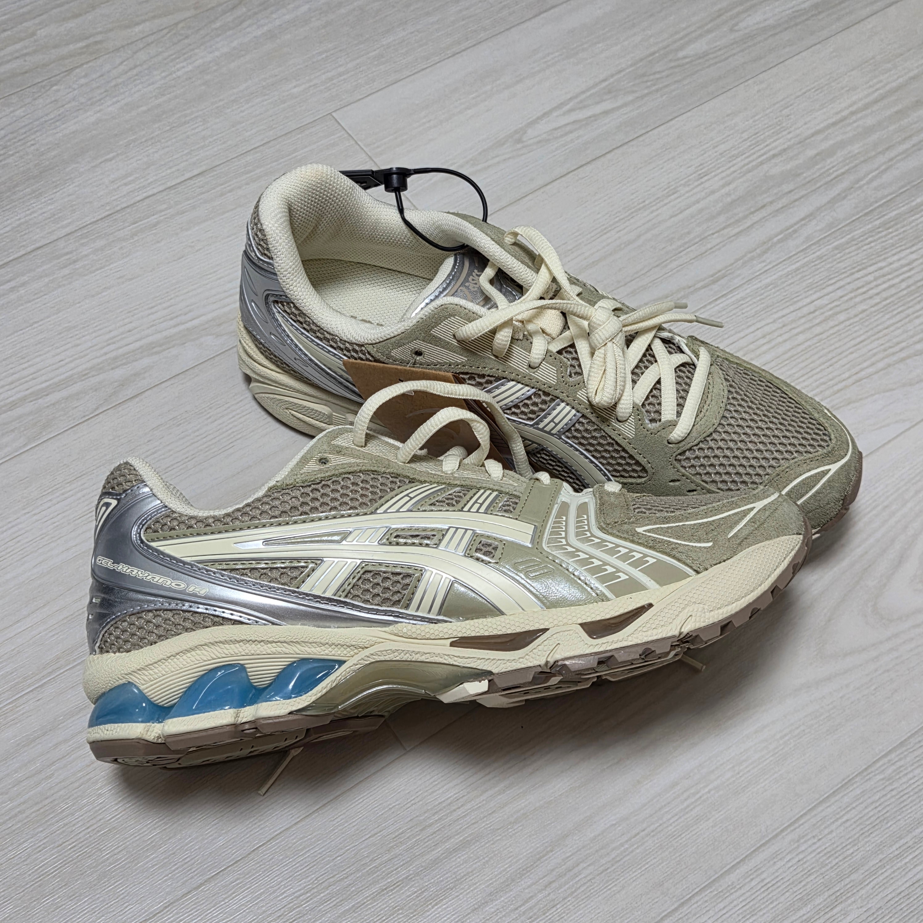 Asics x Juliana Salazar Gel-Kayano 14 Eucalyptus Vanilla Ice 착용 스타일