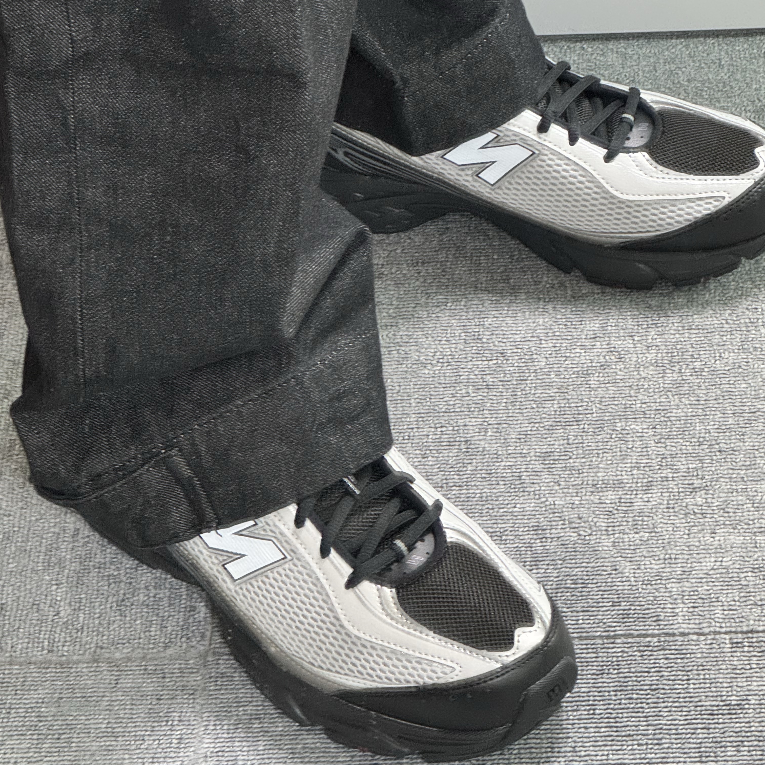 New Balance 509 Black Gray 착용 스타일
