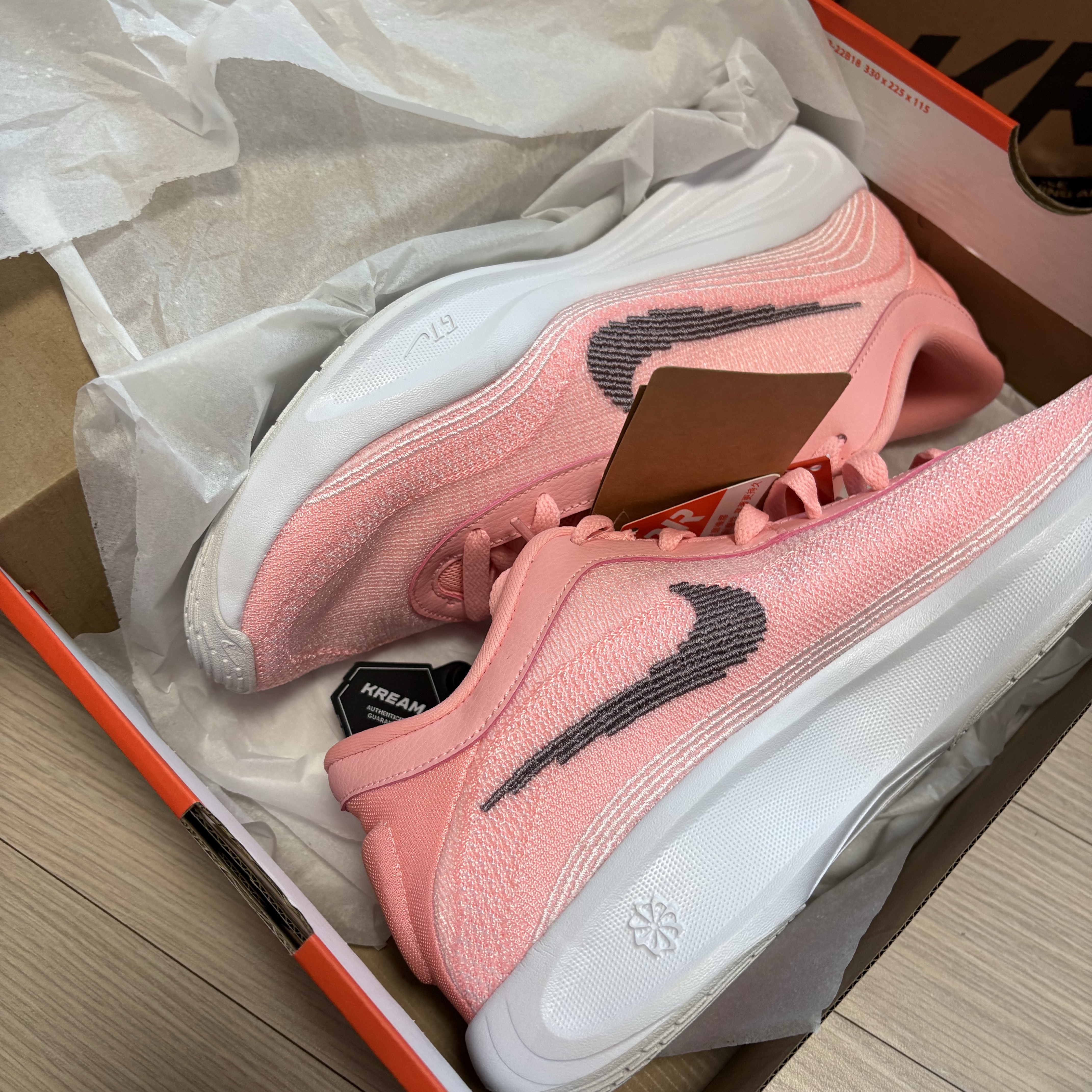 Nike G.T. Hustle Academy EP Pink Tint Taupe Grey 착용 스타일