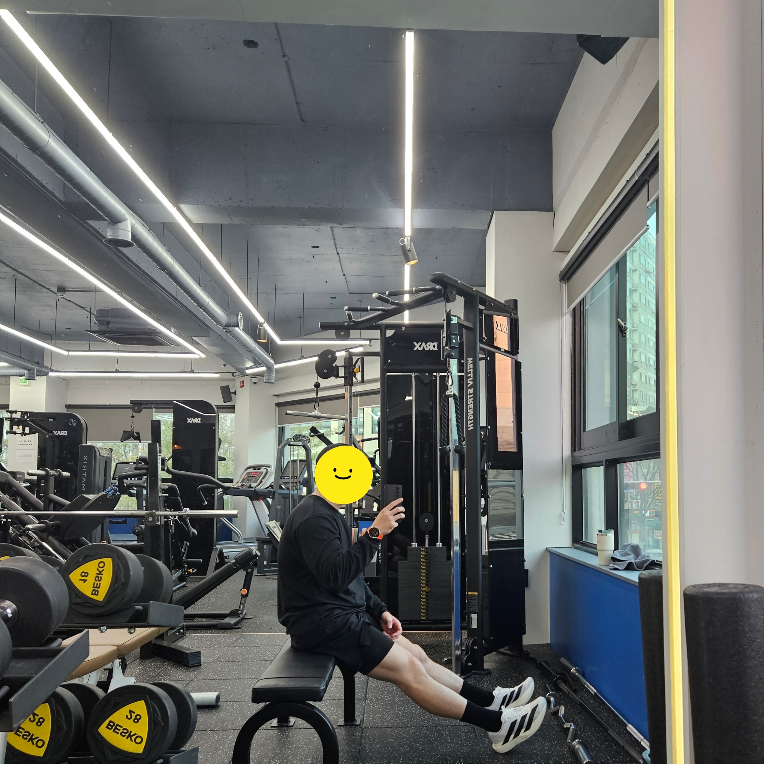 아디다스 아디제로 EVO SL 클라우드 화이트 코어 블랙 착용 스타일