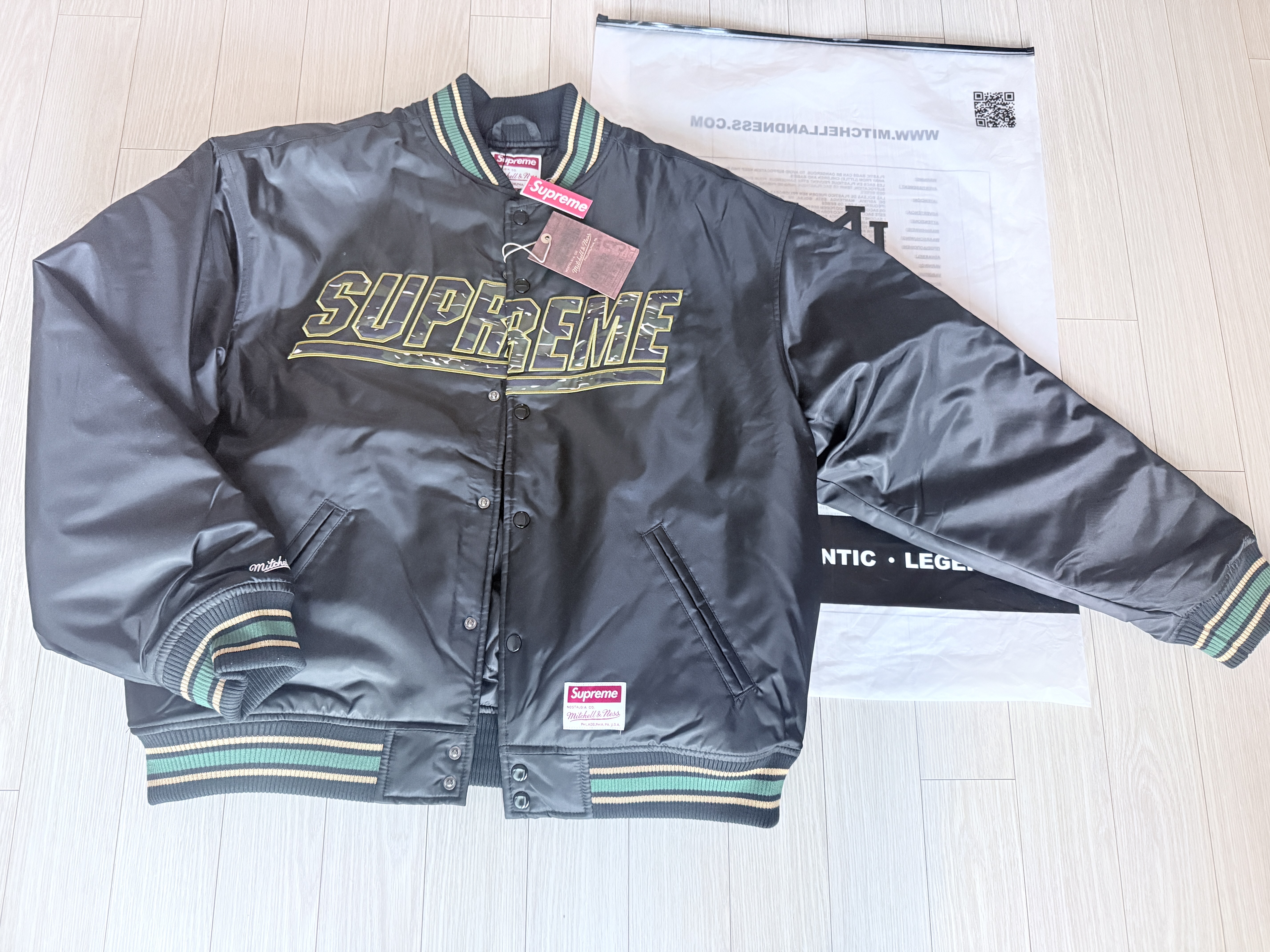 Supreme Mitchell & Ness Camo Logo Varsity Jacket Black - 25SS 착용 스타일
