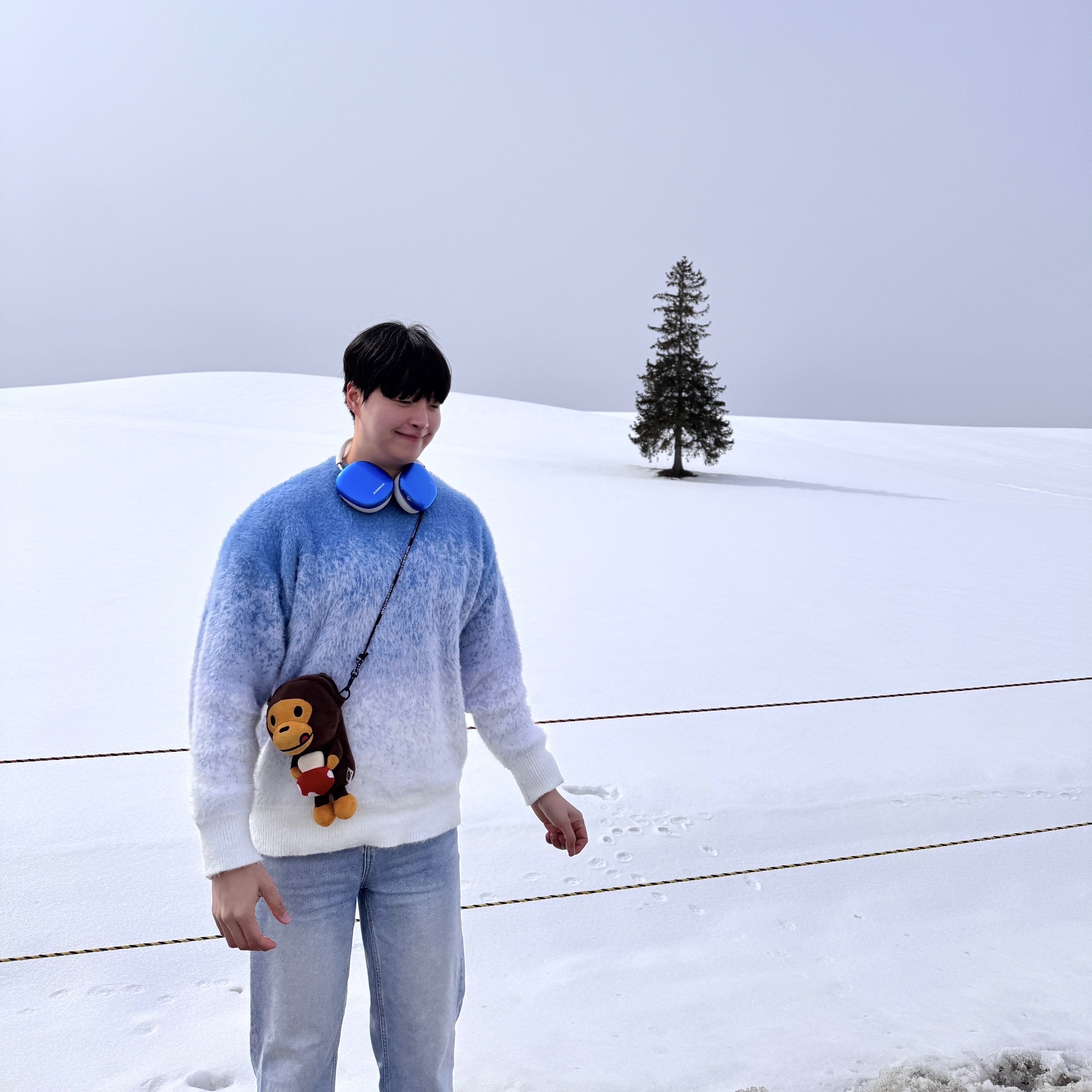 BAPE Baby Milo Plush Mobile Bag Brown 착용 스타일