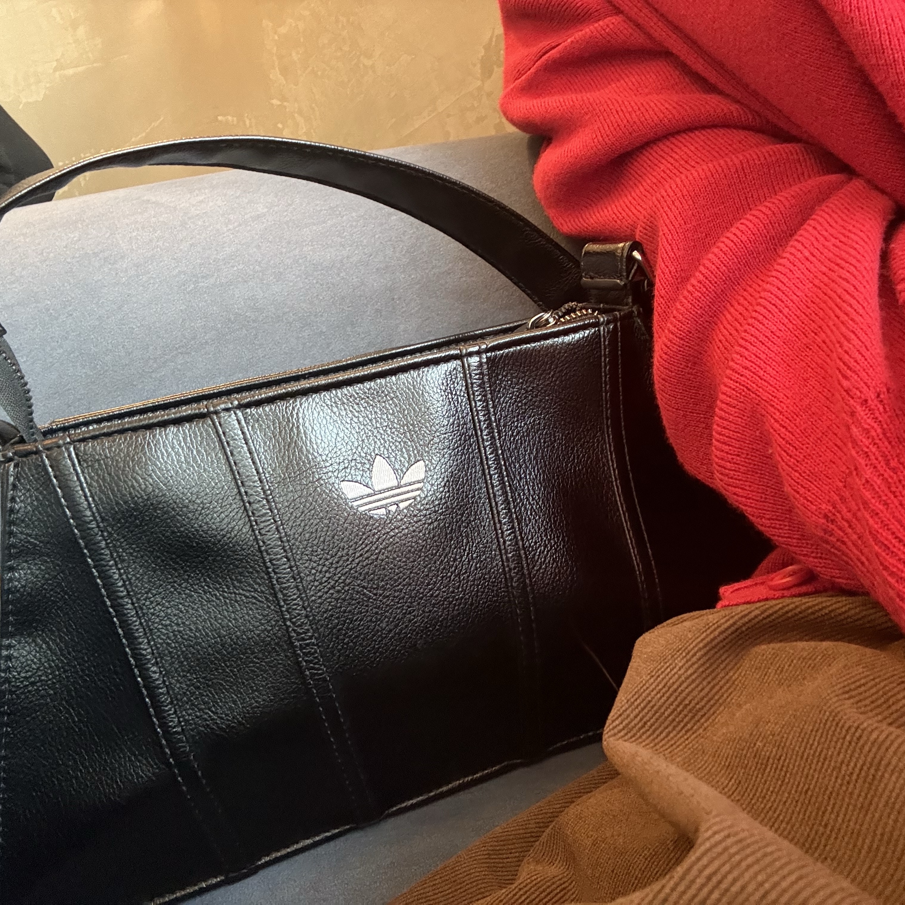 Adidas Mini Airliner Bag Black 착용 스타일