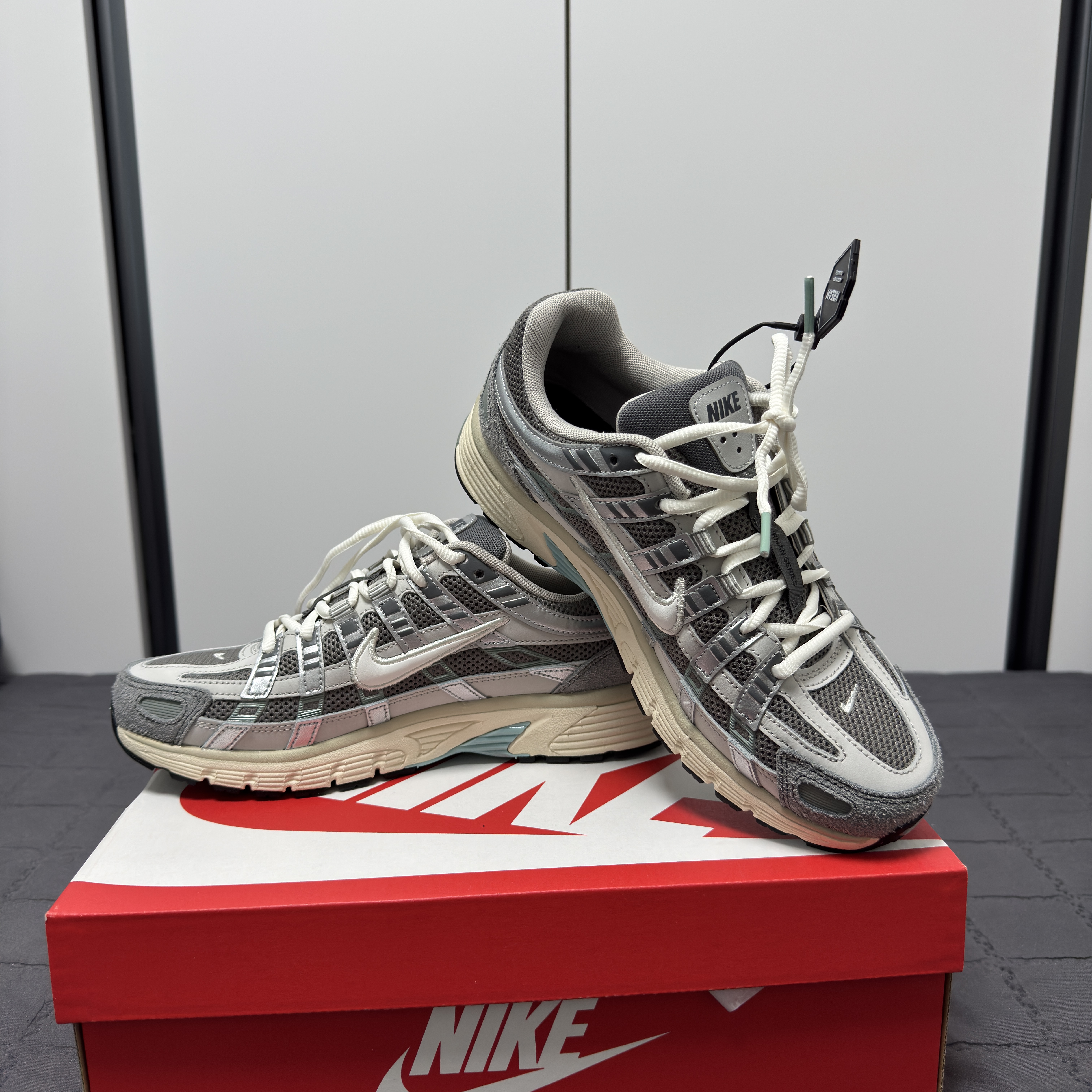 Nike P-6000 Flat Pewter Light Iron Ore 착용 스타일 - 3
