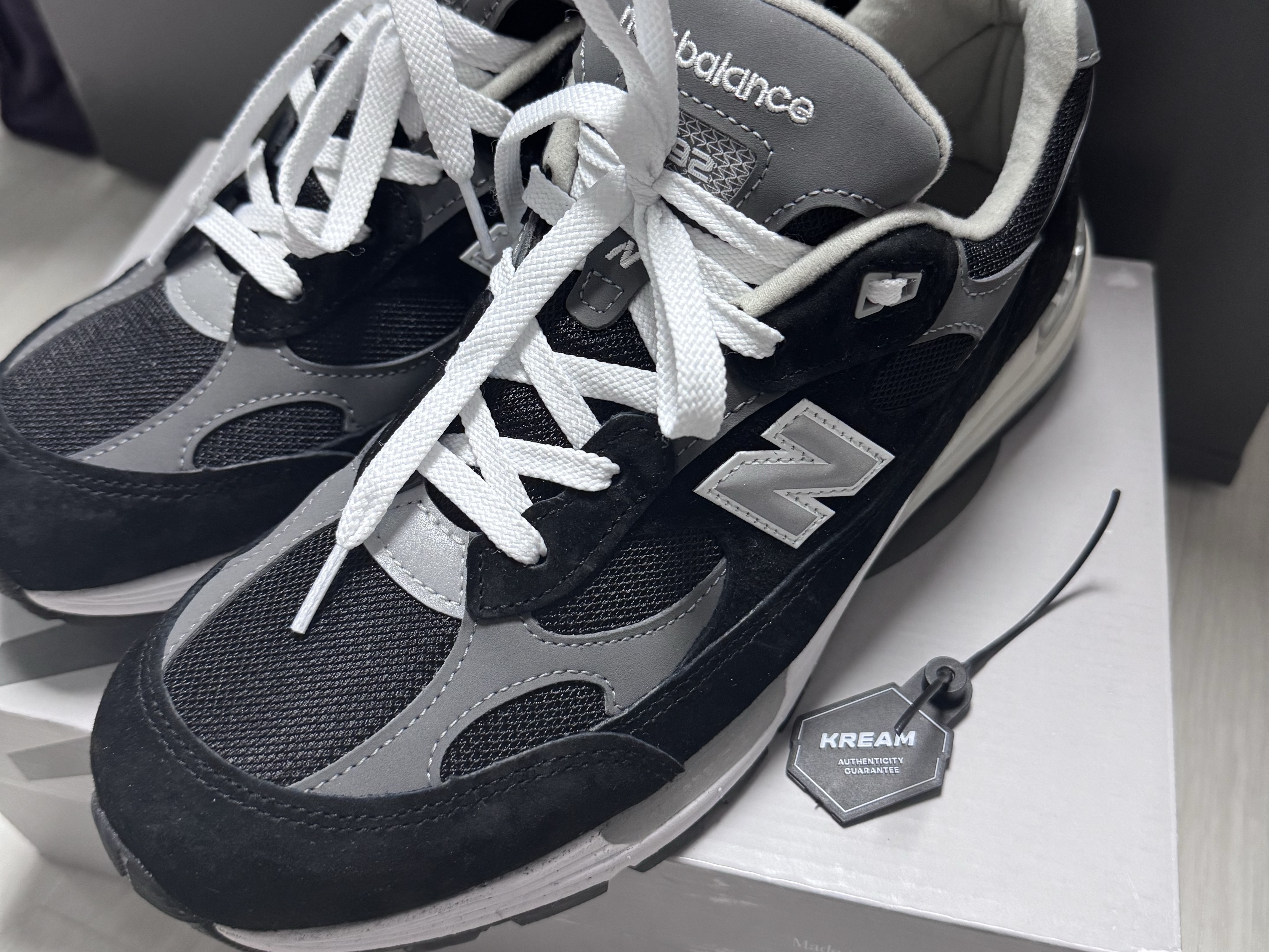 New Balance 992 Made in USA Core Black Grey 착용 스타일 - 5