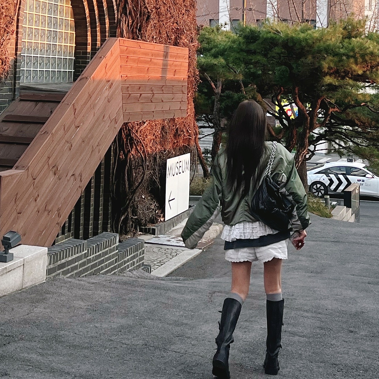 (W) Miu Miu Leather Boots Black 착용 스타일 - 3