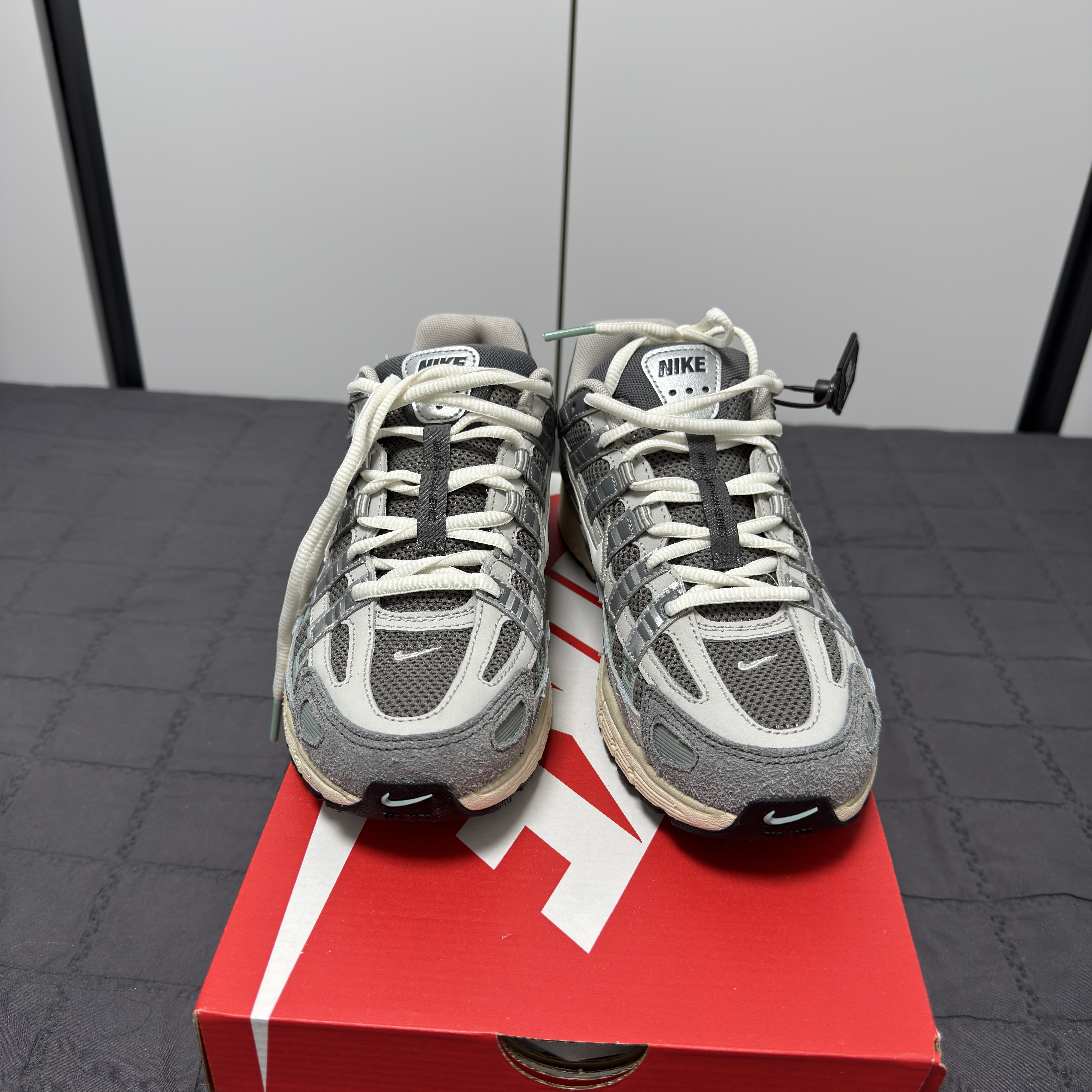 Nike P-6000 Flat Pewter Light Iron Ore 착용 스타일 - 1