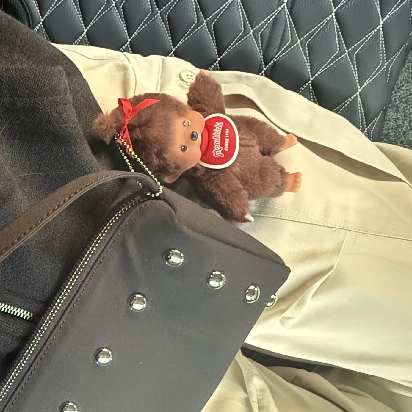 Monchhichi SS Girl Key Chain Brown 착용 스타일 - 1