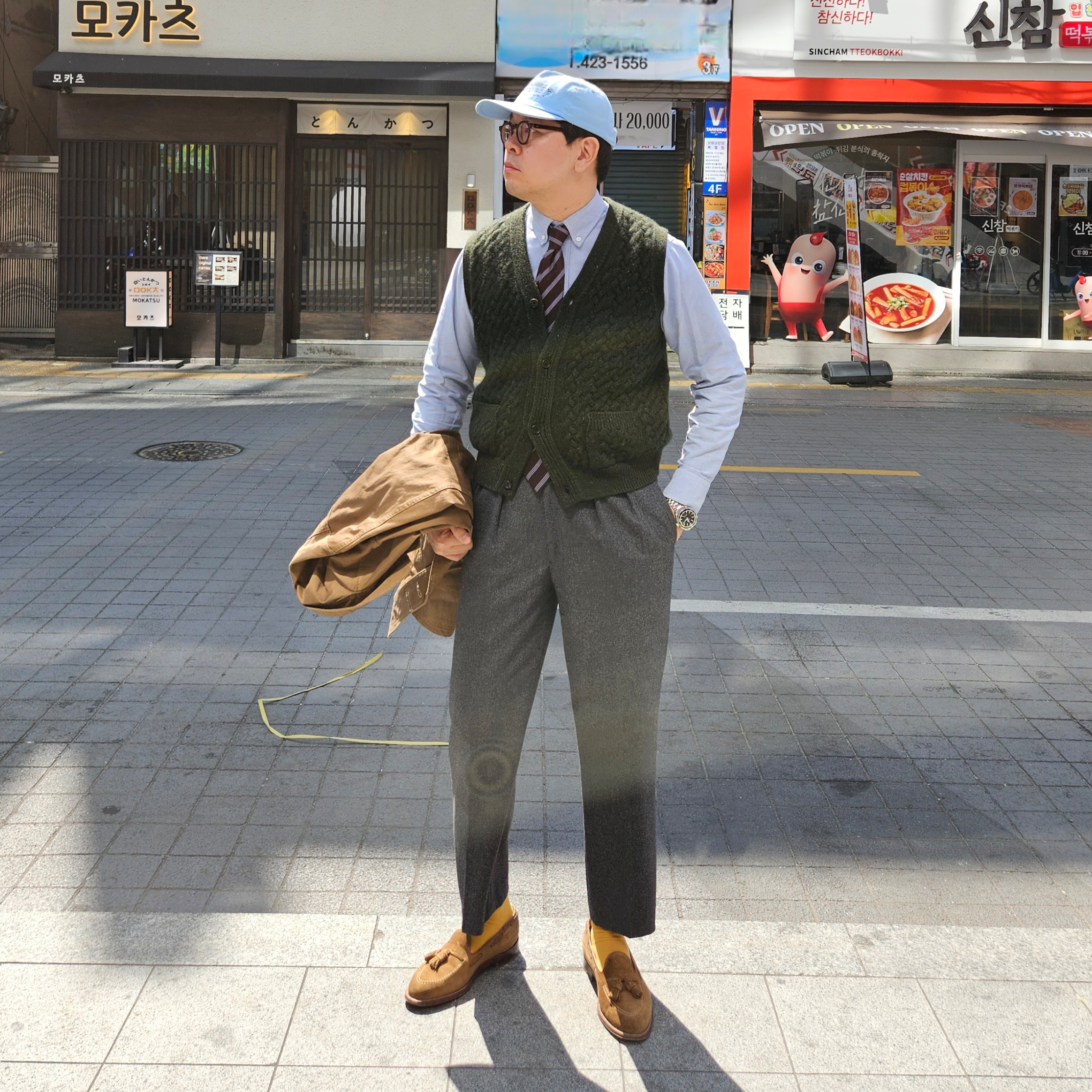 Comoli B.D.U Jacket Khaki - 24AW, Alden 6243 Suede Unlined Flex Penny Loafer Snuff - D 착용 스타일 - 2