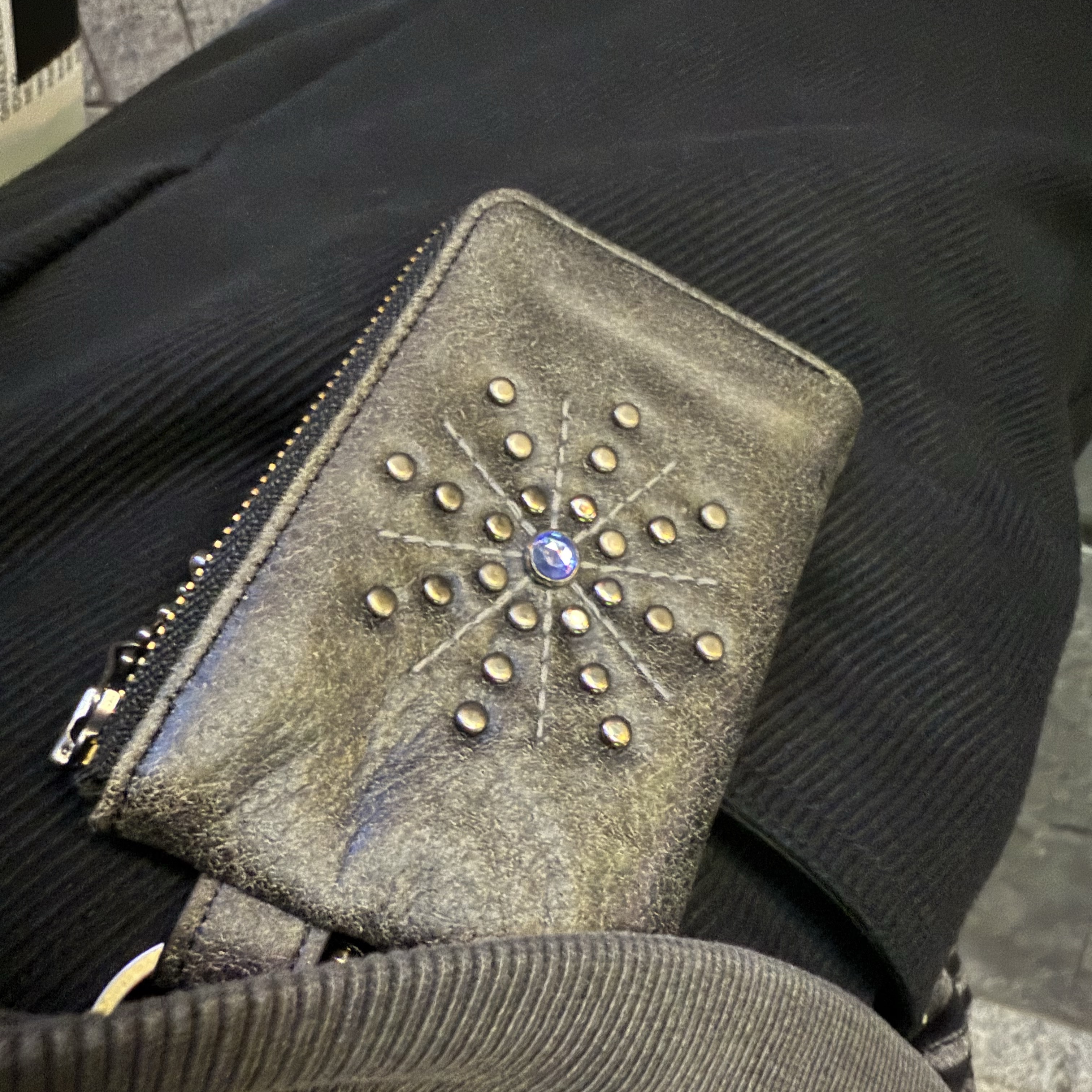 [프리오더] Polyteru Rivet Card Wallet Black 착용 스타일